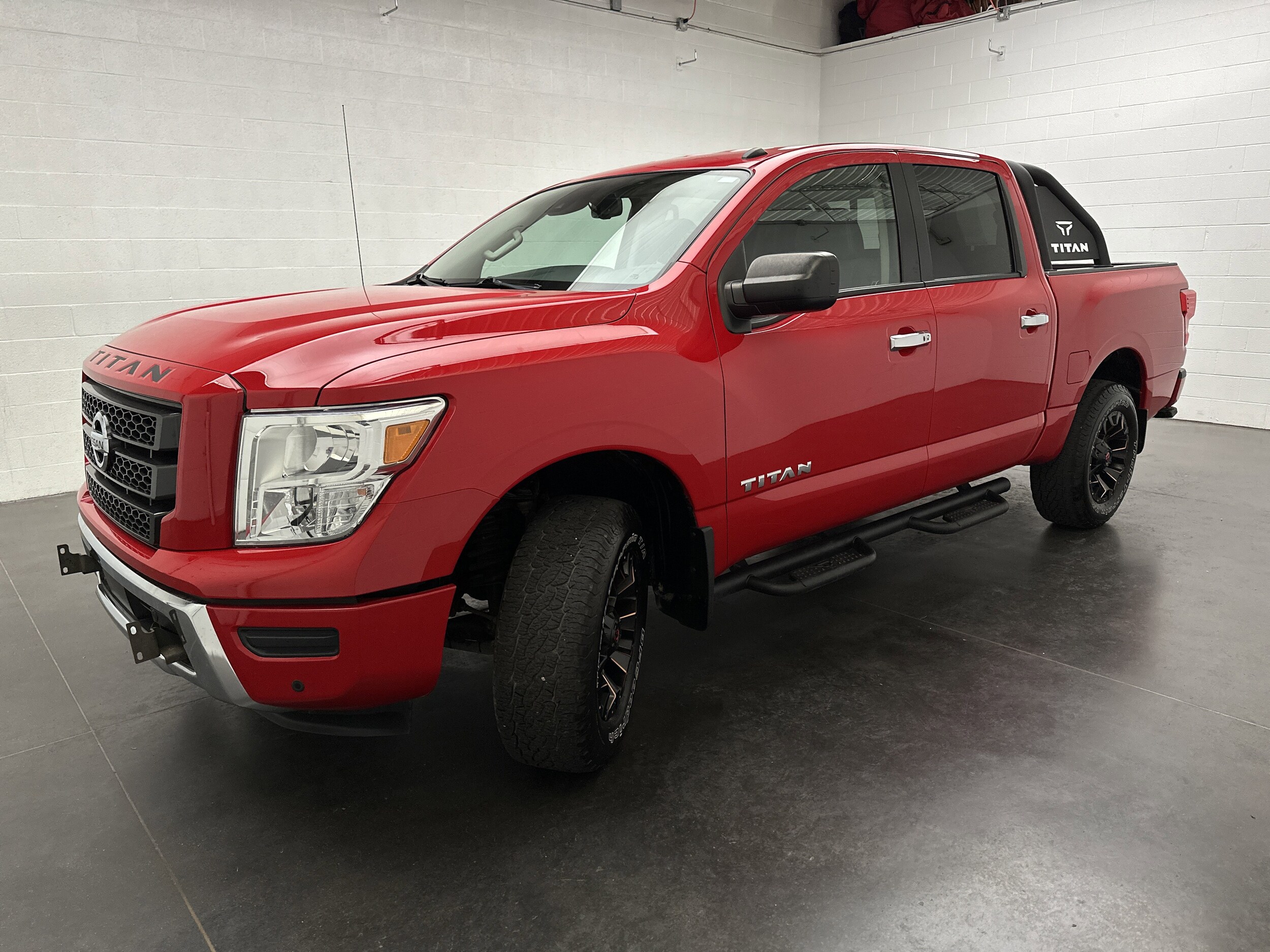 2021 Nissan Titan SV Crew Cab photo 4