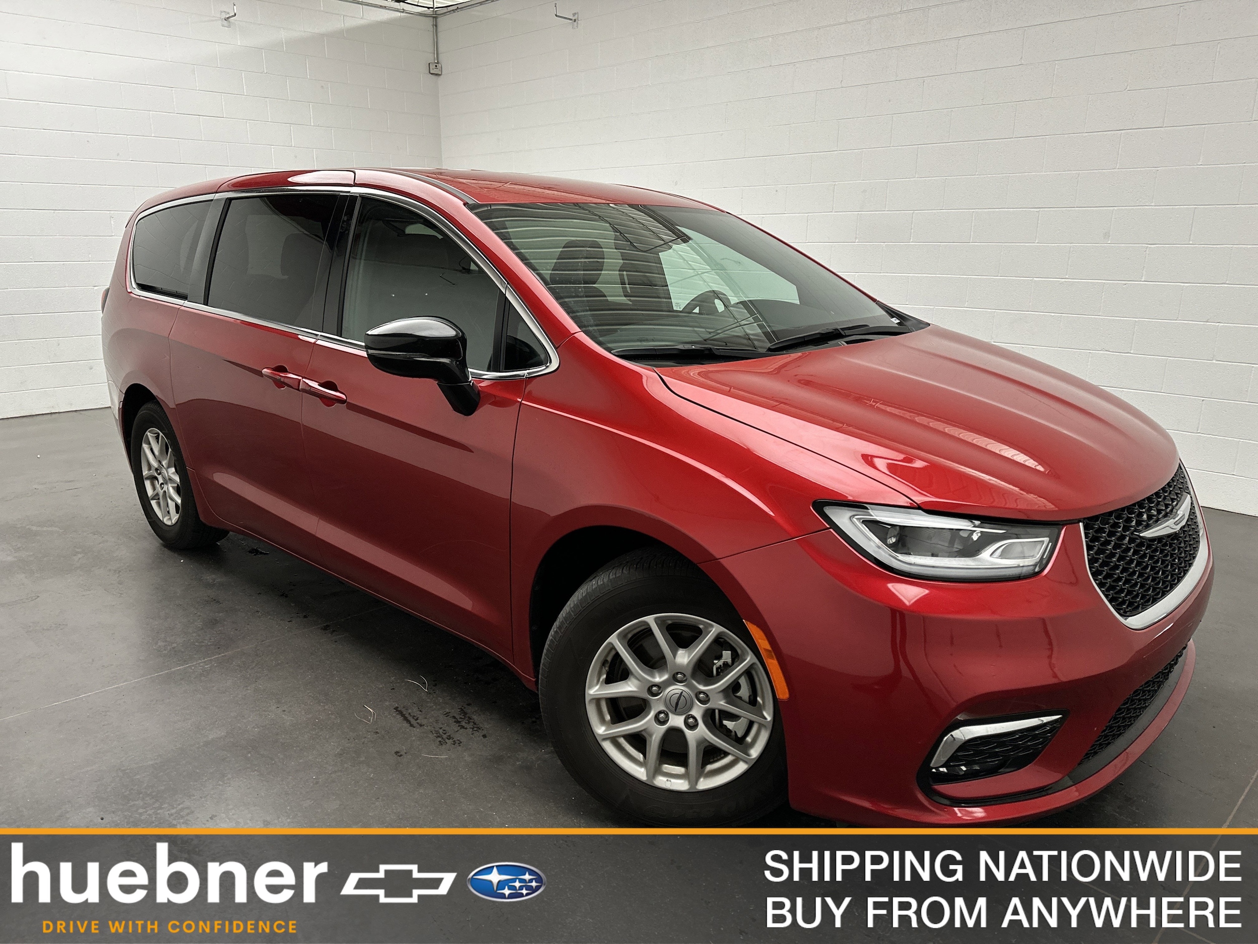 2025 Chrysler Pacifica Select's photo