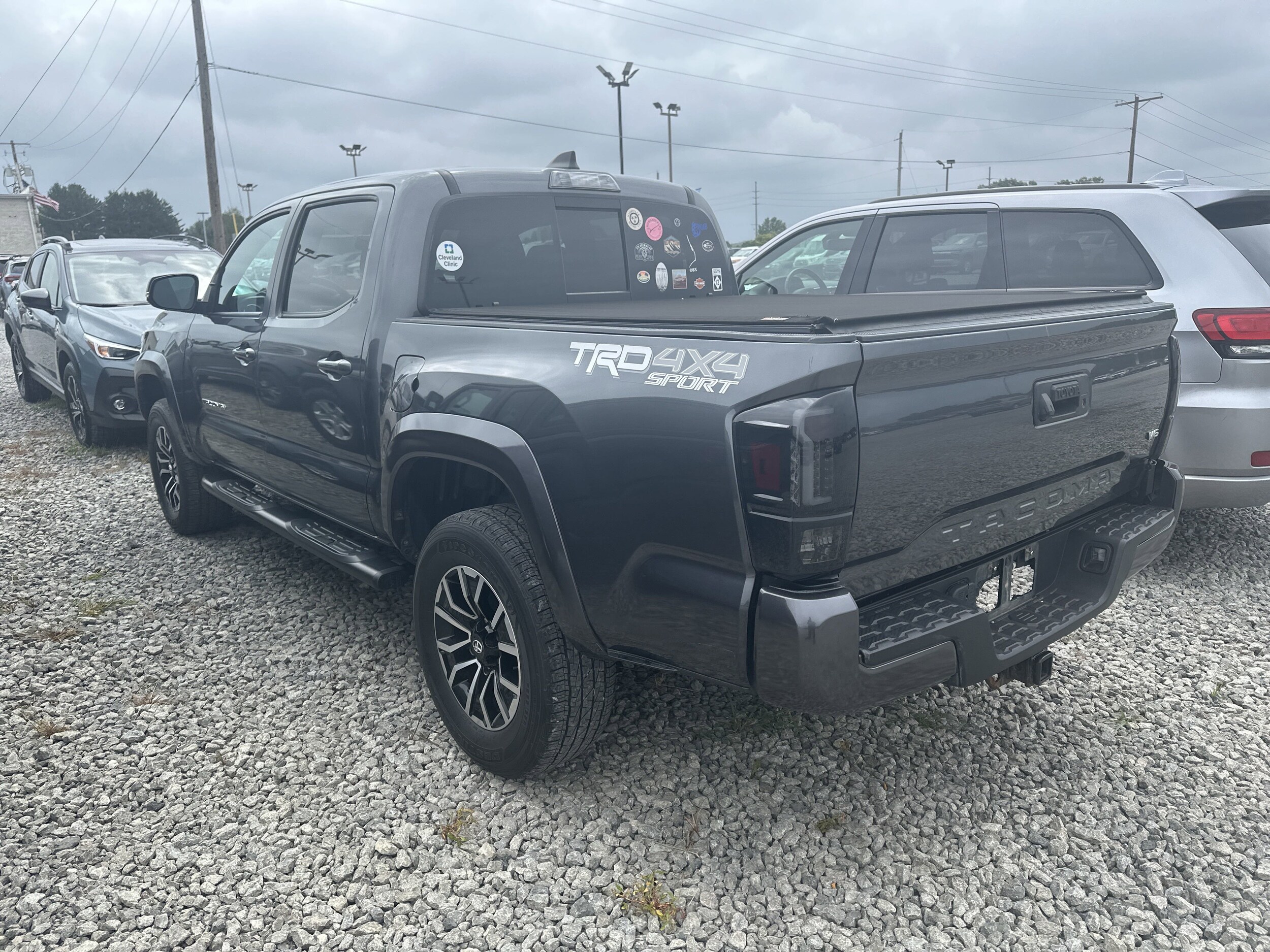 2020 Toyota Tacoma TRD Sport photo 3