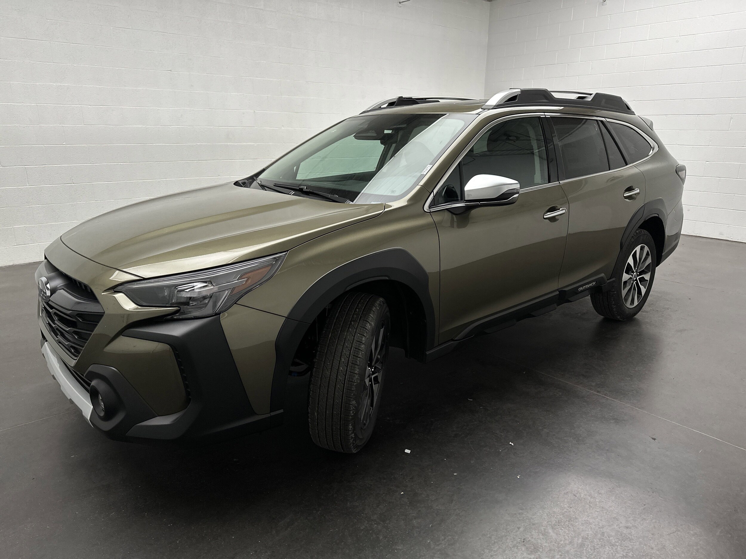 2025 Subaru Outback Touring photo 3