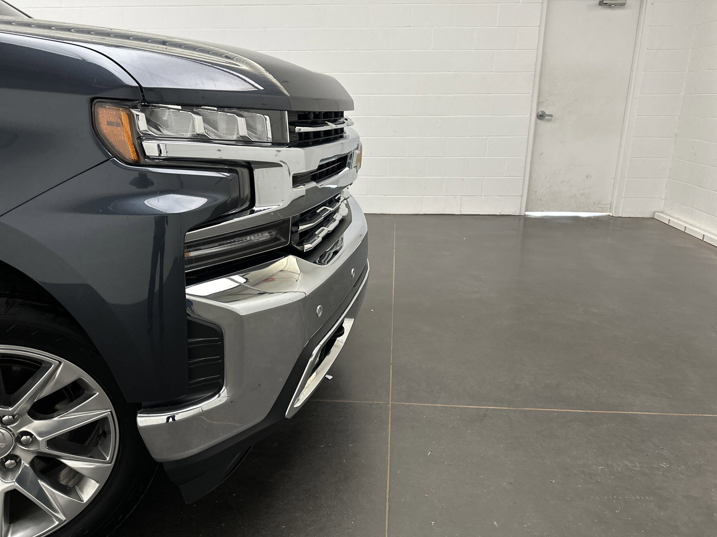 2022 Chevrolet Silverado 1500 LTZ photo 2