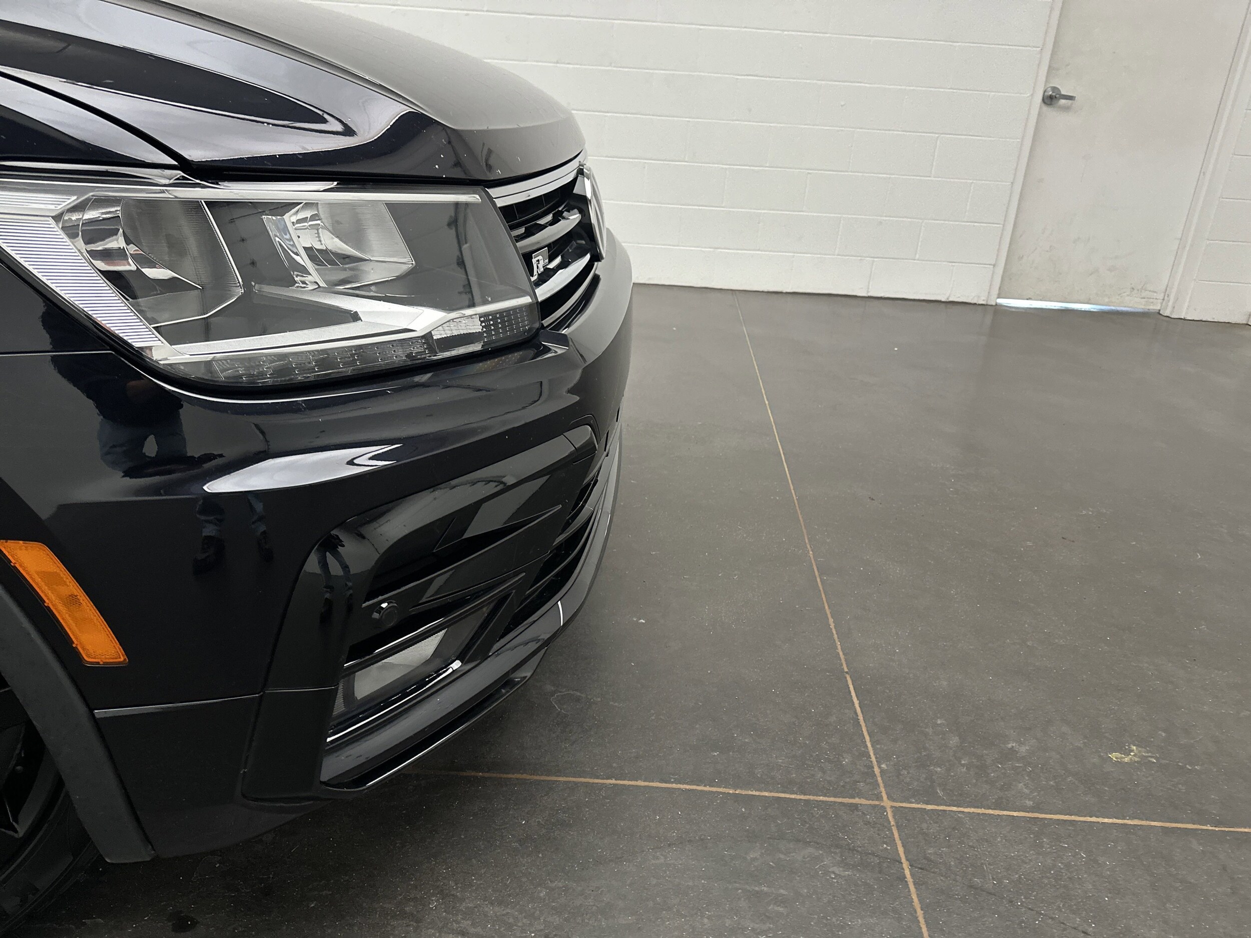 2021 Volkswagen Tiguan SE R-Line Black photo 2