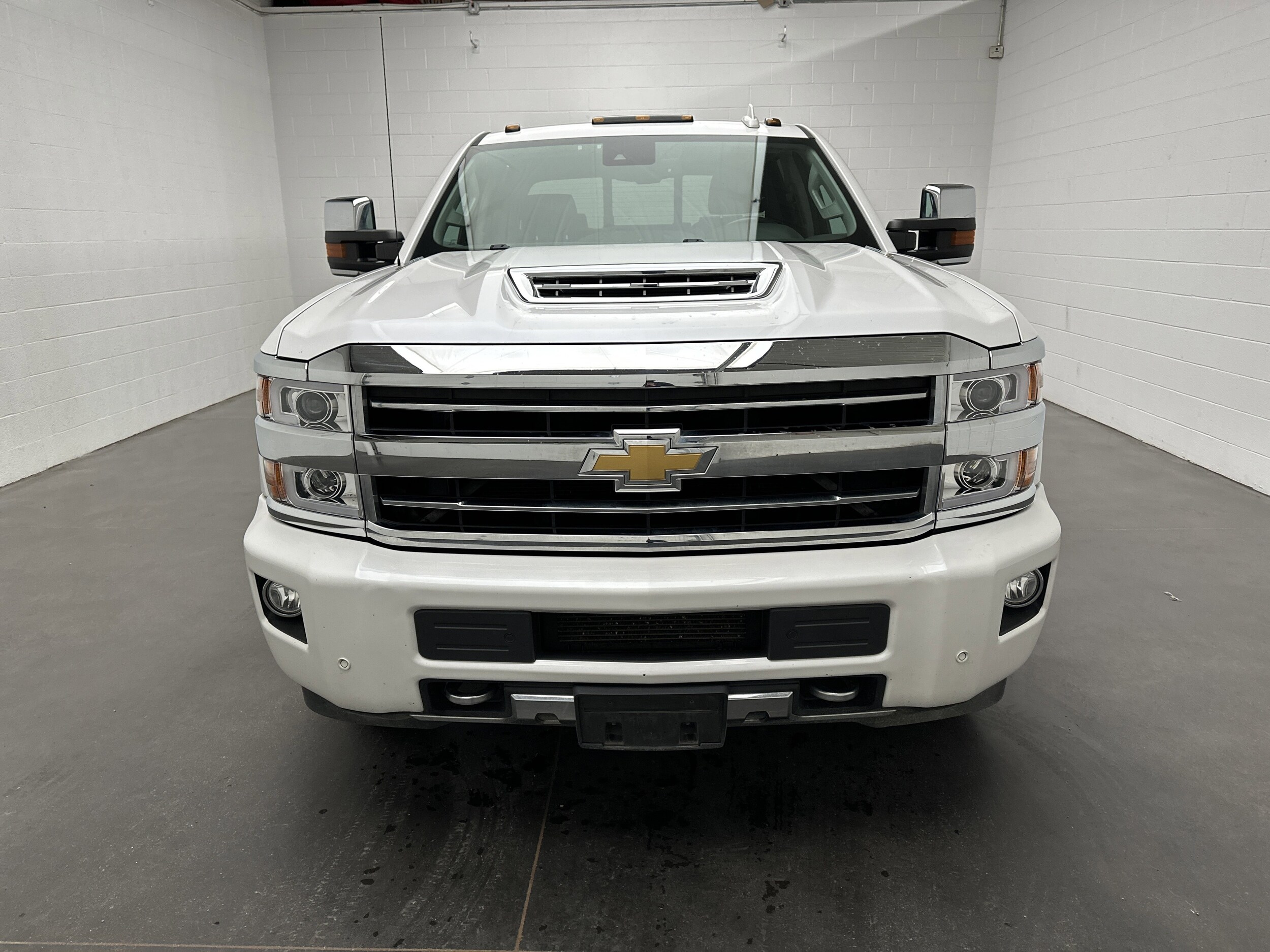 2019 Chevrolet Silverado 3500HD High Country photo 2