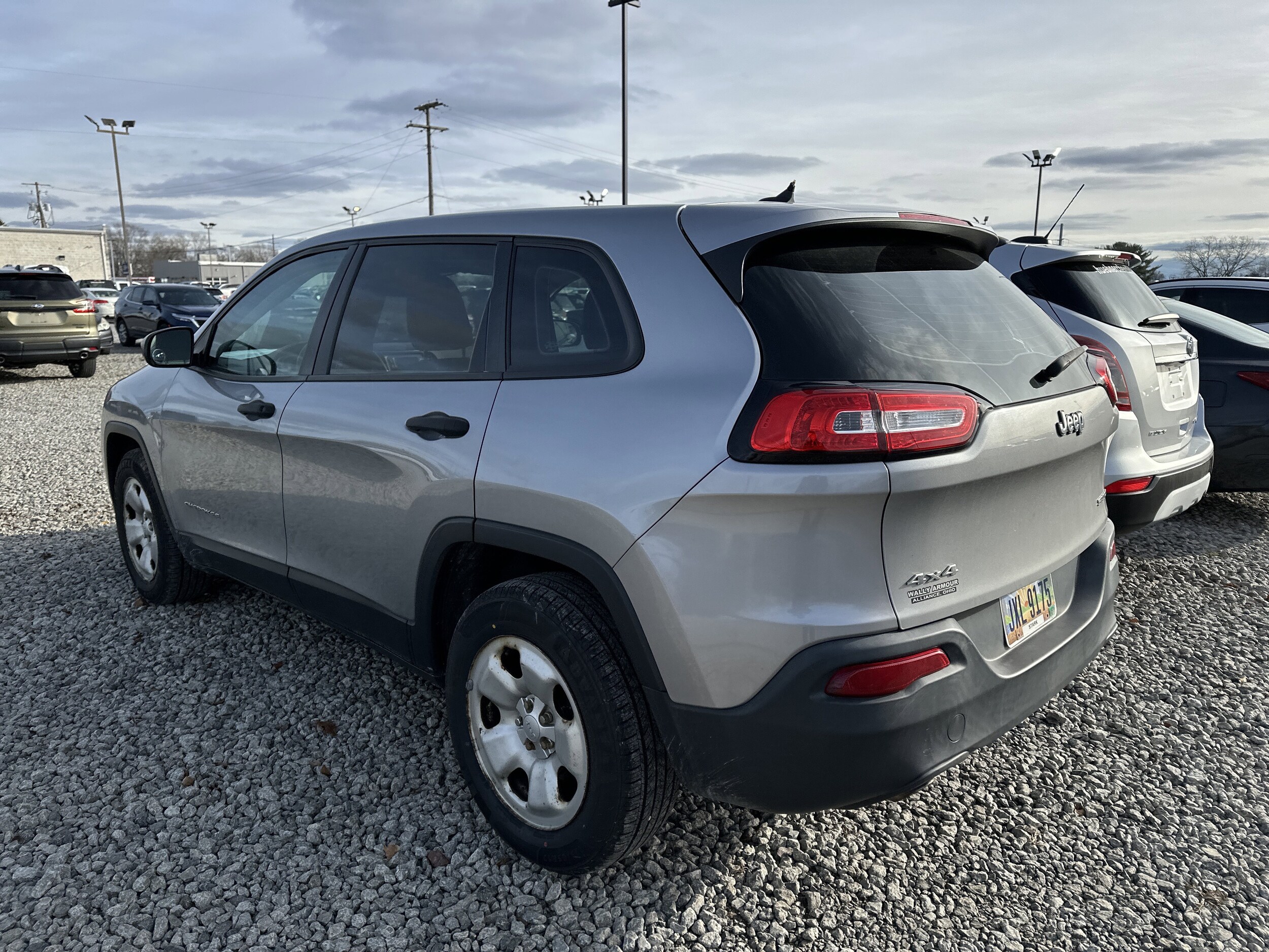 2015 Jeep Cherokee Sport photo 3