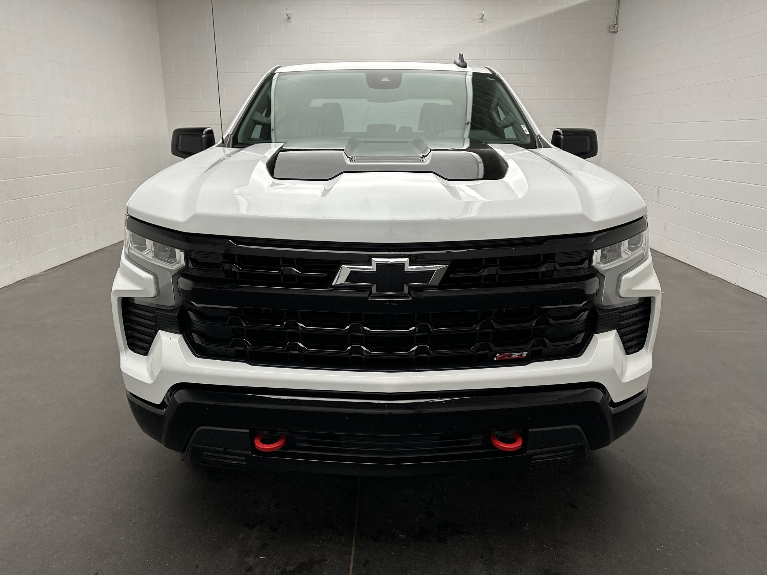 2023 Chevrolet Silverado 1500 LT Trail Boss photo 2