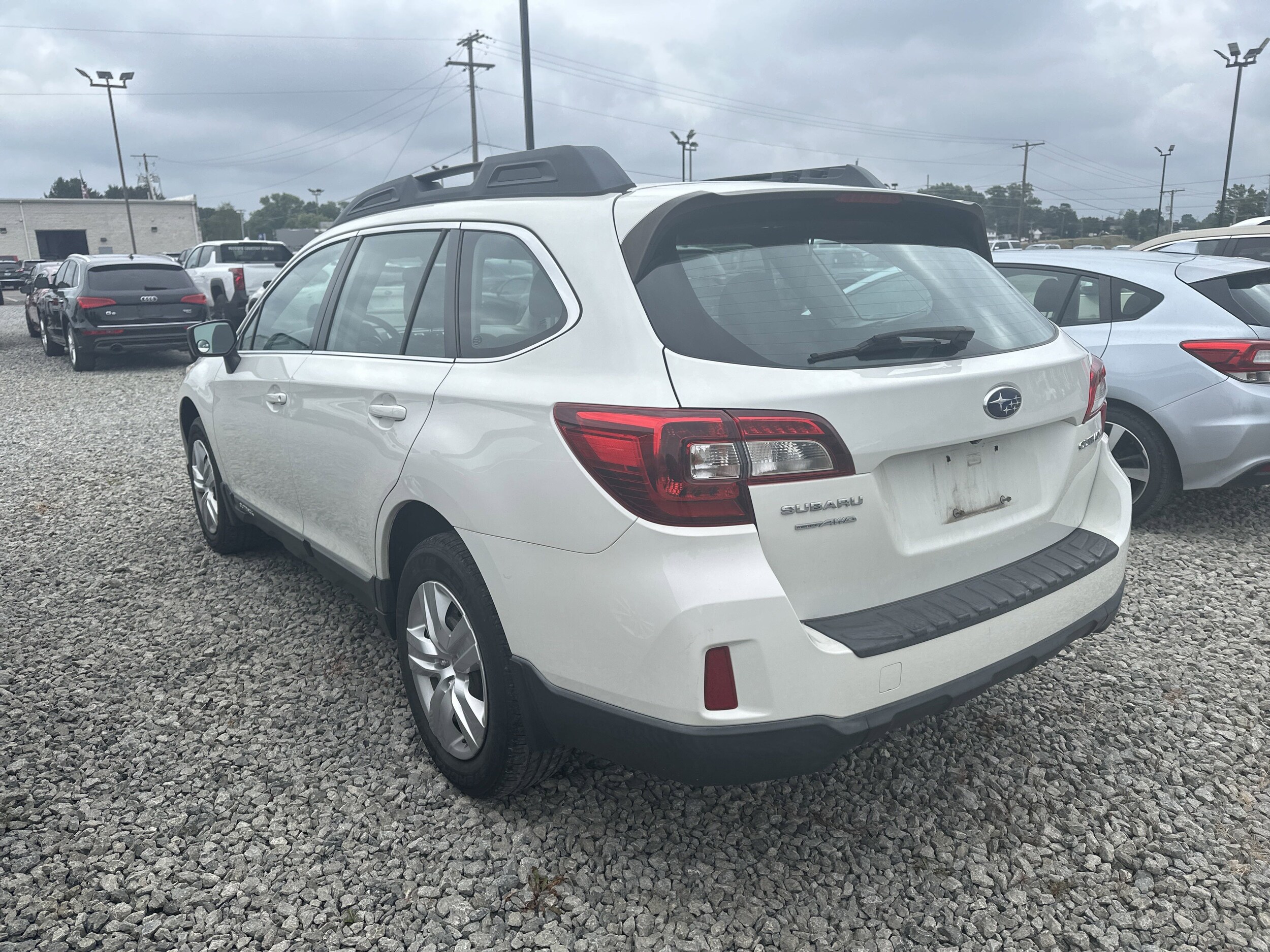 2015 Subaru Outback 2.5i photo 2
