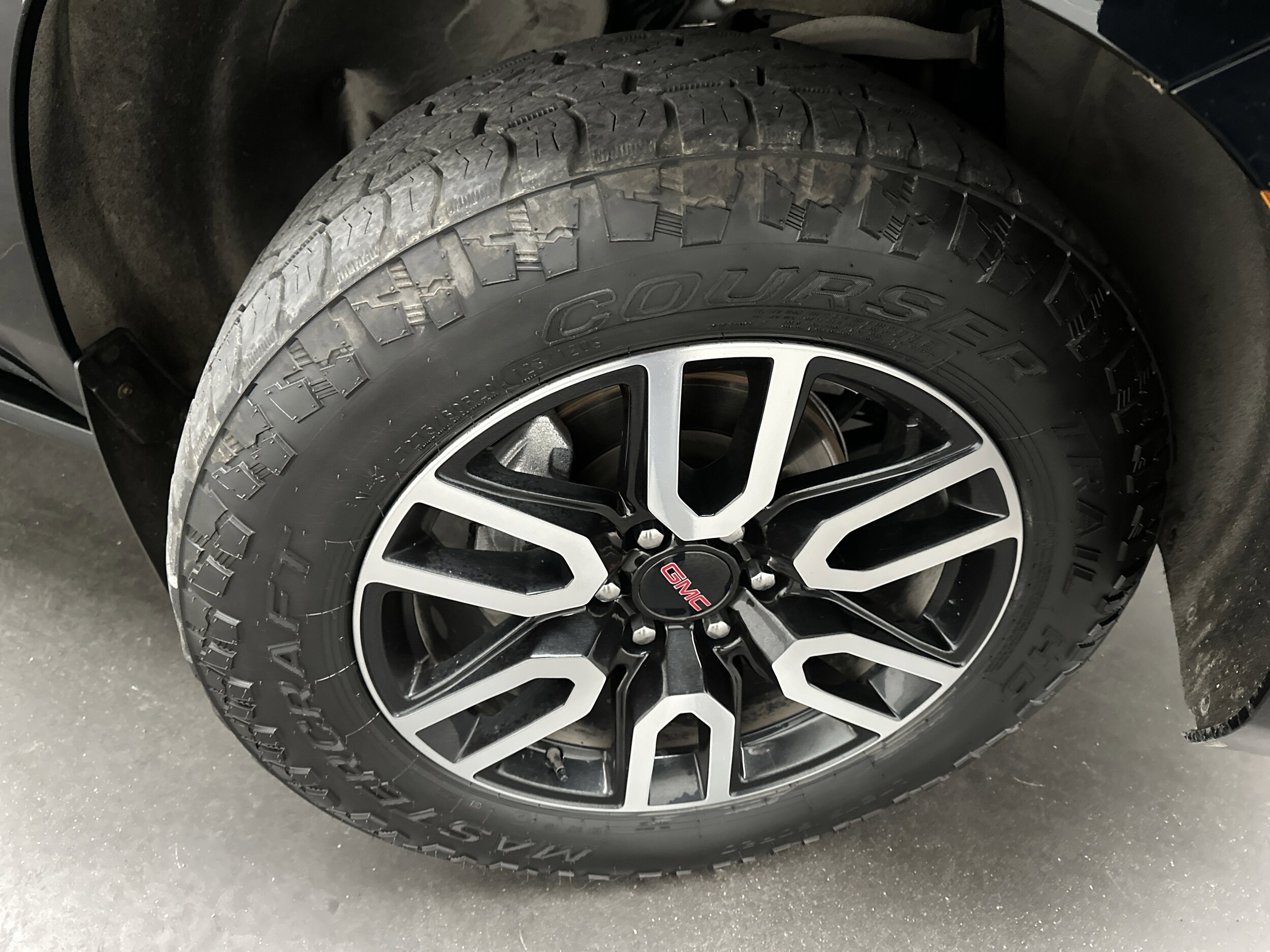 2023 GMC Yukon XL AT4 - Photo 12