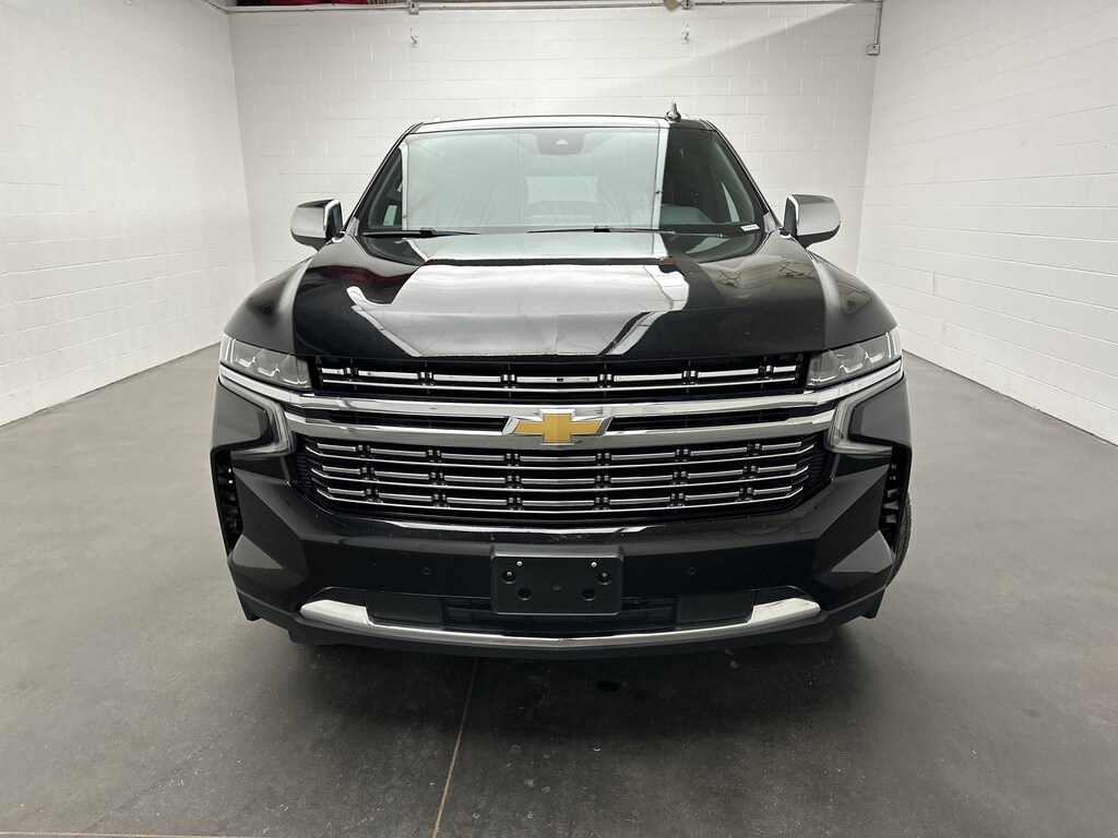 2024 Chevrolet Suburban Premier photo 2