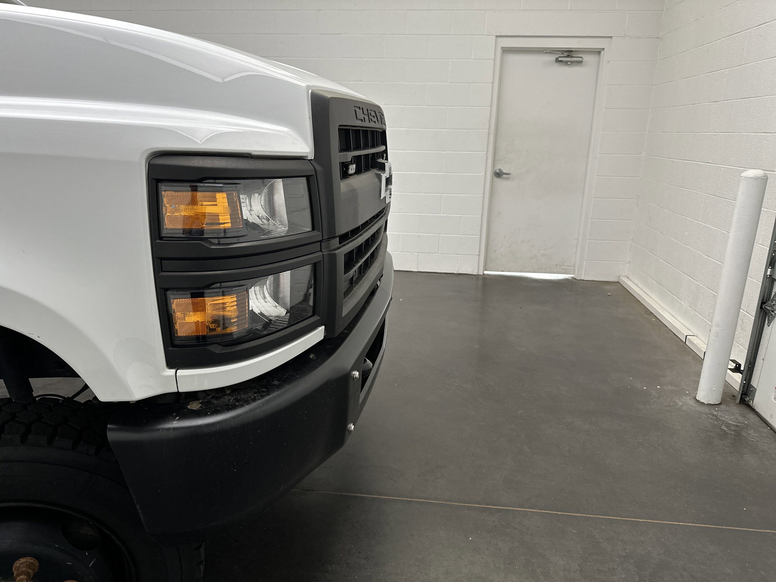 2022 Chevrolet Silverado 5500HD Work Truck photo 2