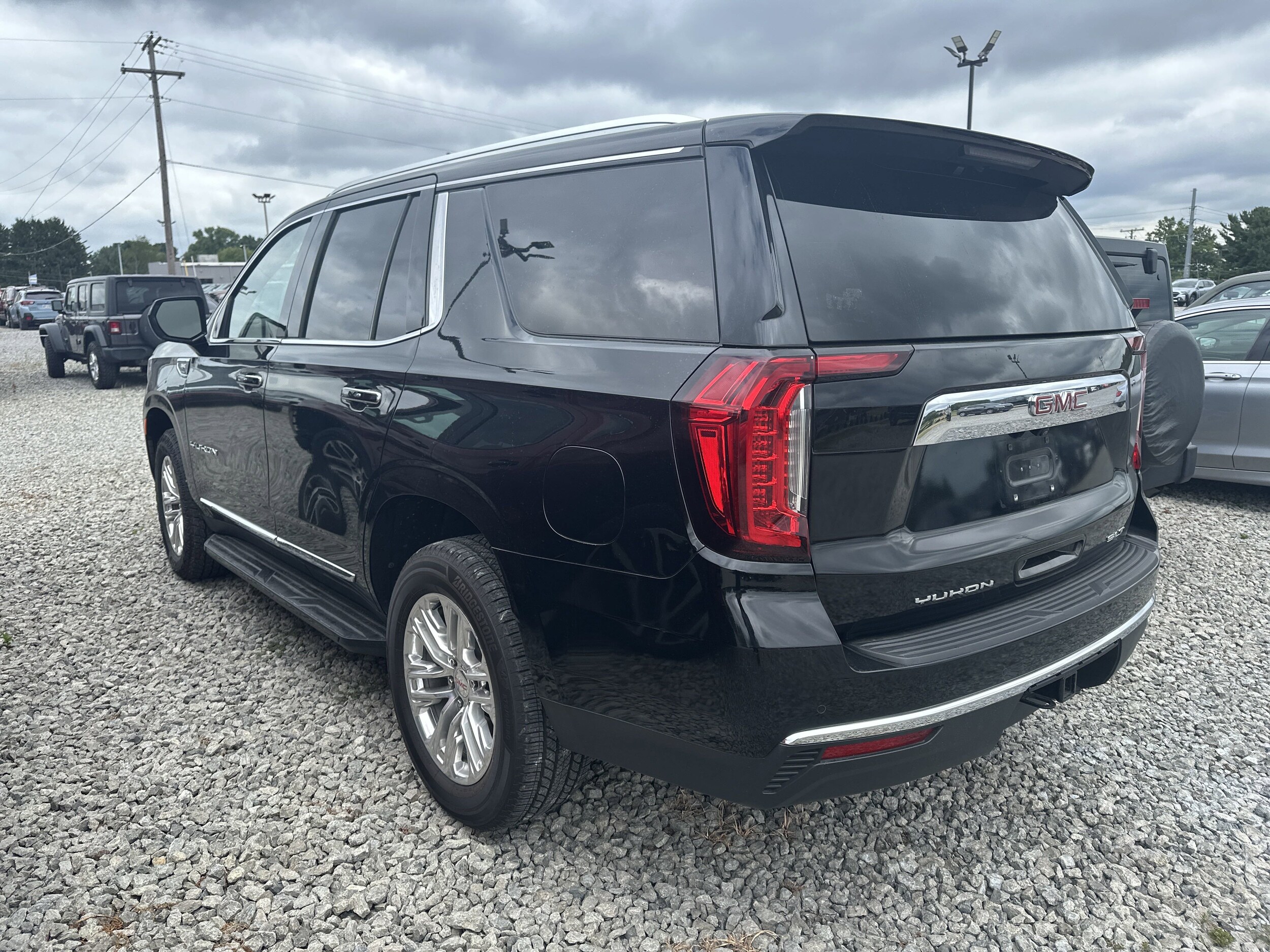 2023 Gmc Yukon SLT photo 3