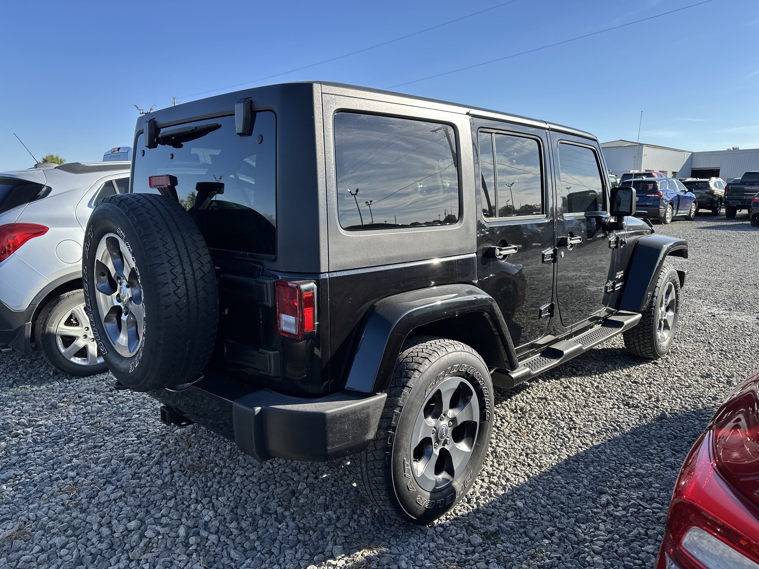 2018 Jeep Wrangler Unlimited Sahara photo 2