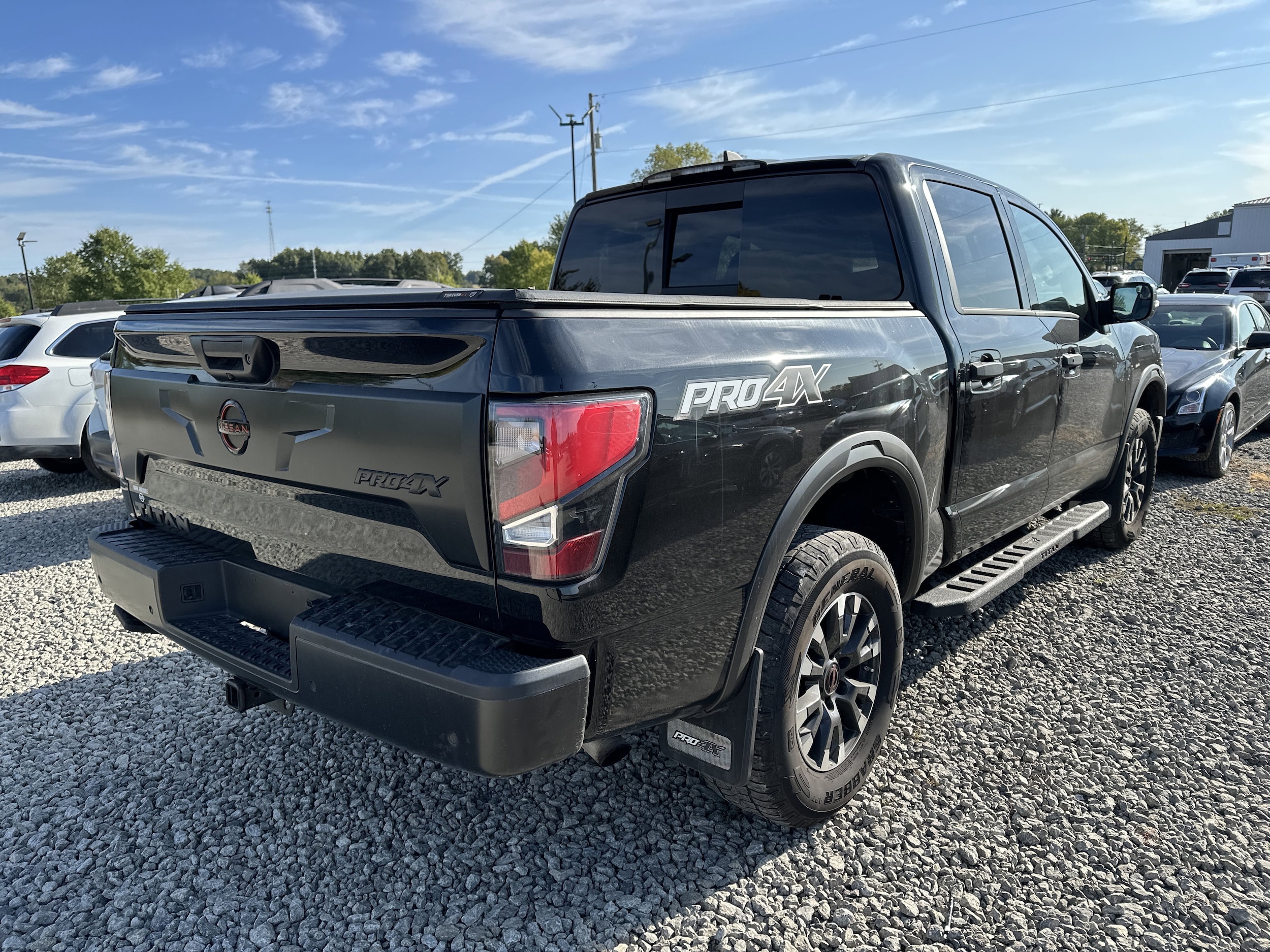 2023 Nissan Titan PRO-4X Crew Cab photo 2
