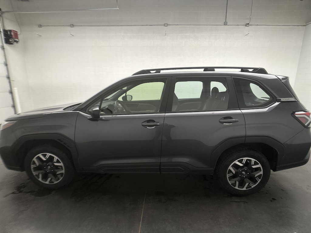 2025 Subaru Forester Base photo 3