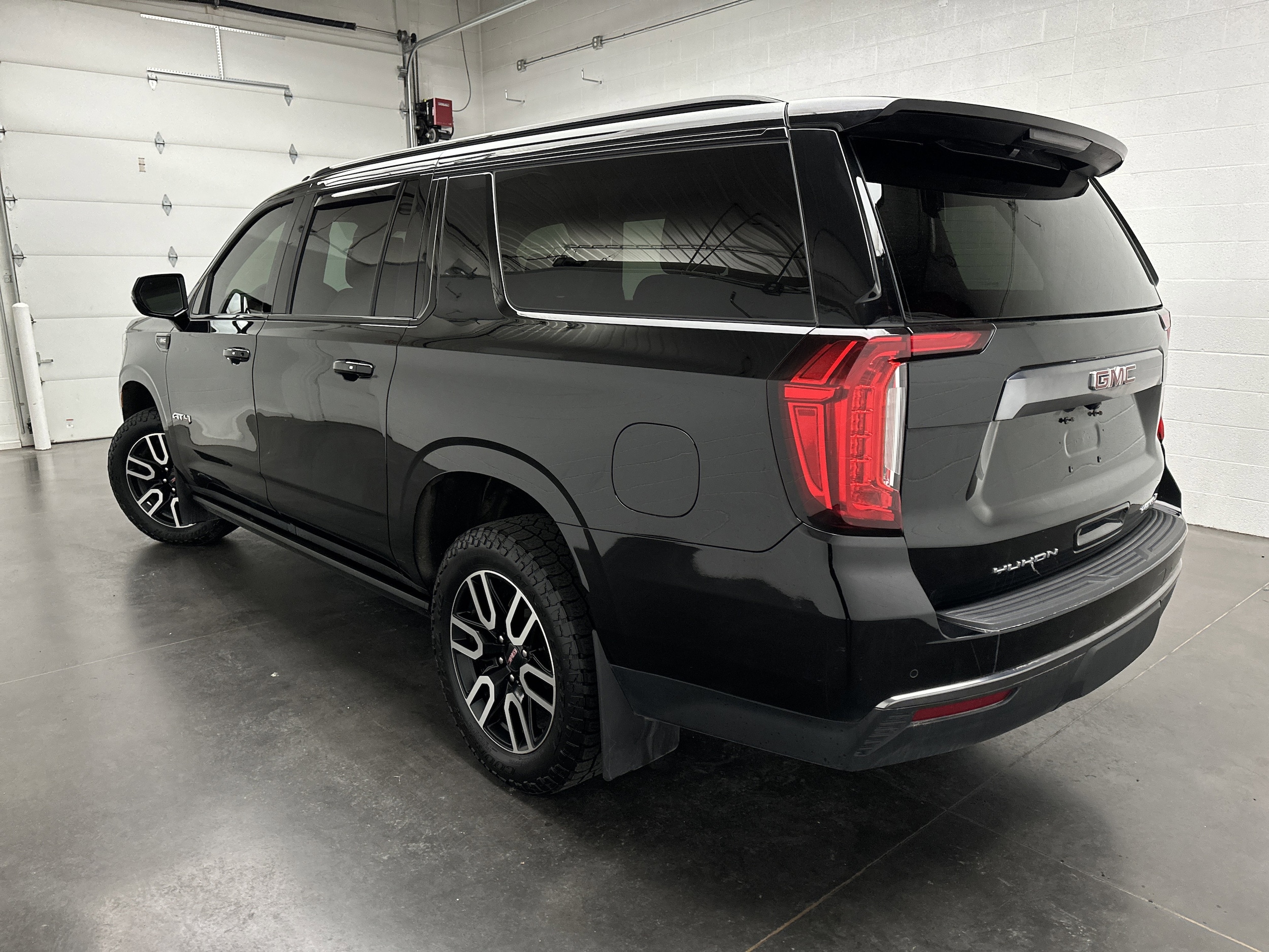 2023 GMC Yukon XL AT4 - Photo 8