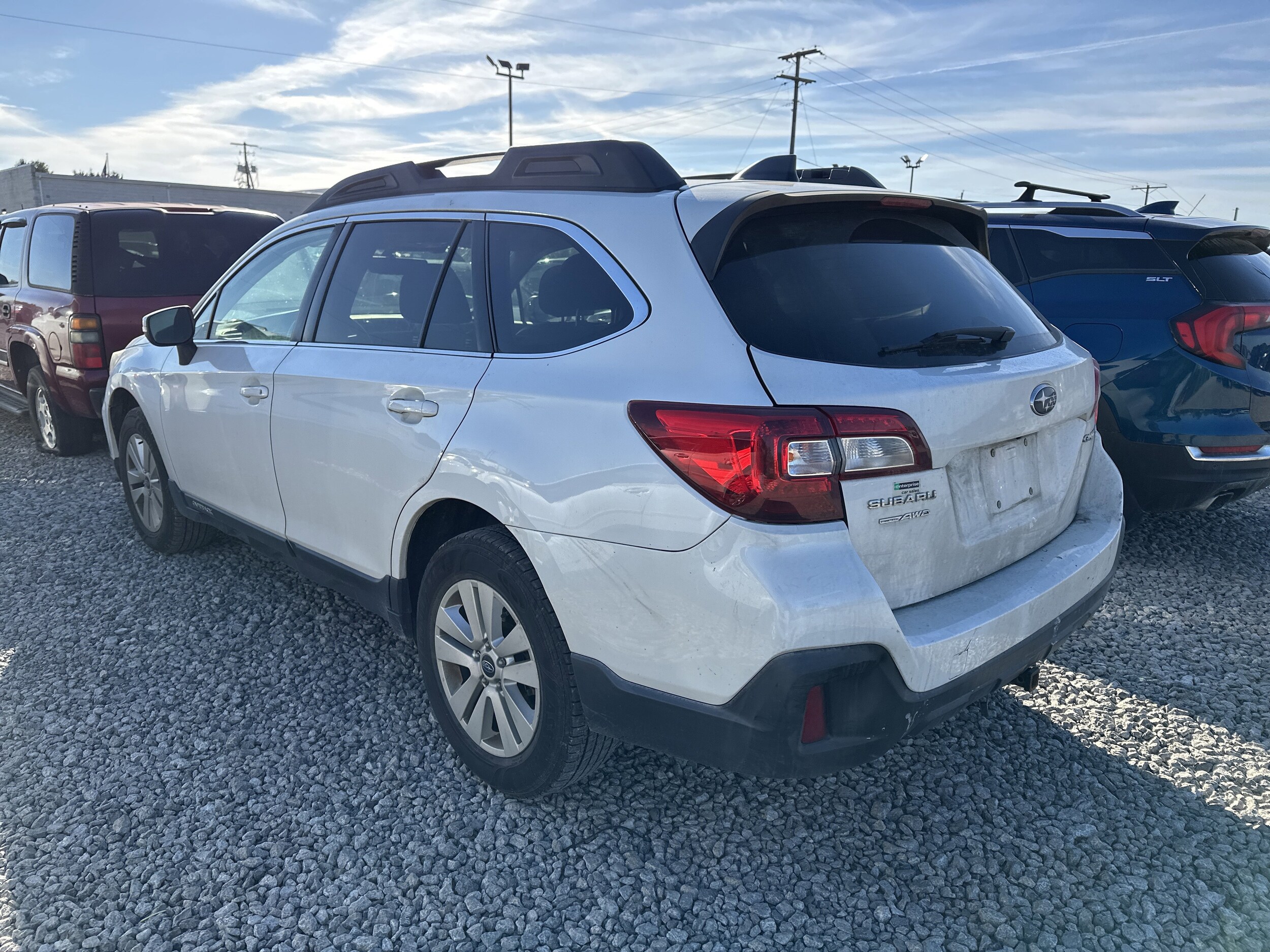 2019 Subaru Outback Premium photo 2