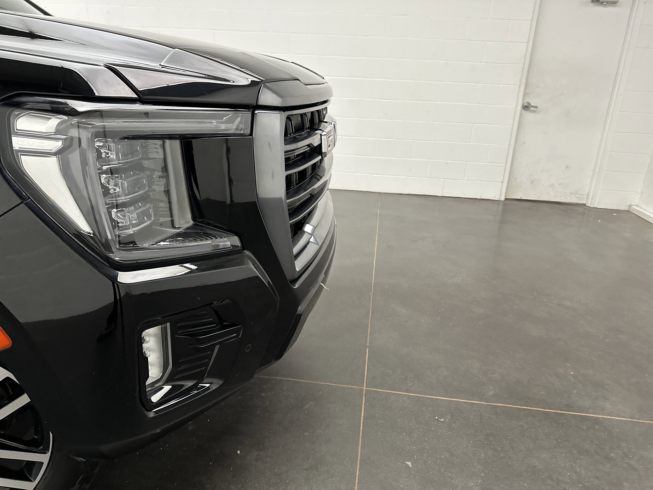 2023 Gmc Yukon XL AT4 photo 2