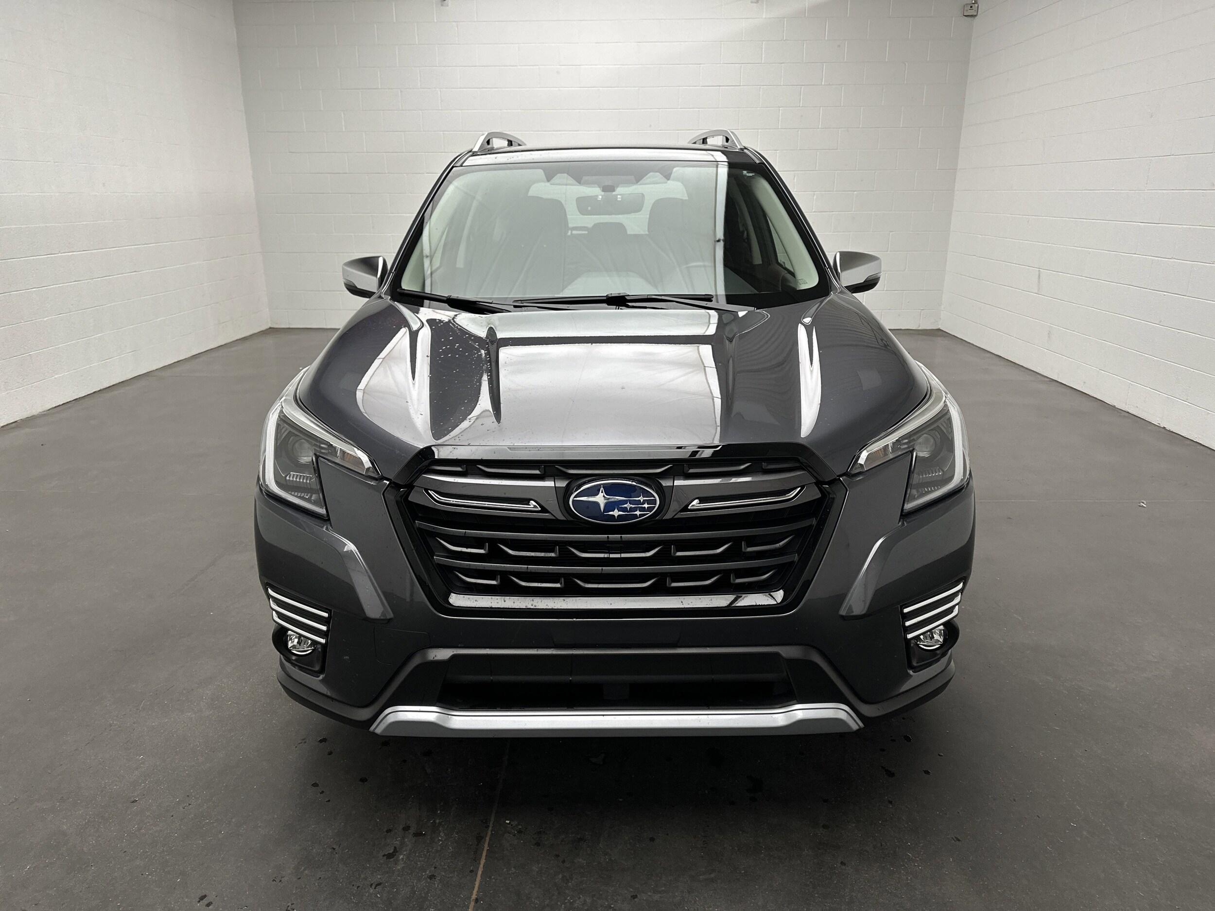 2022 Subaru Forester Touring photo 2