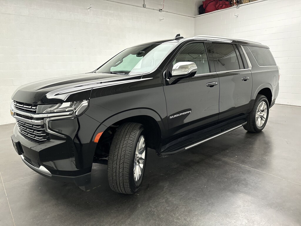 2024 Chevrolet Suburban Premier photo 3