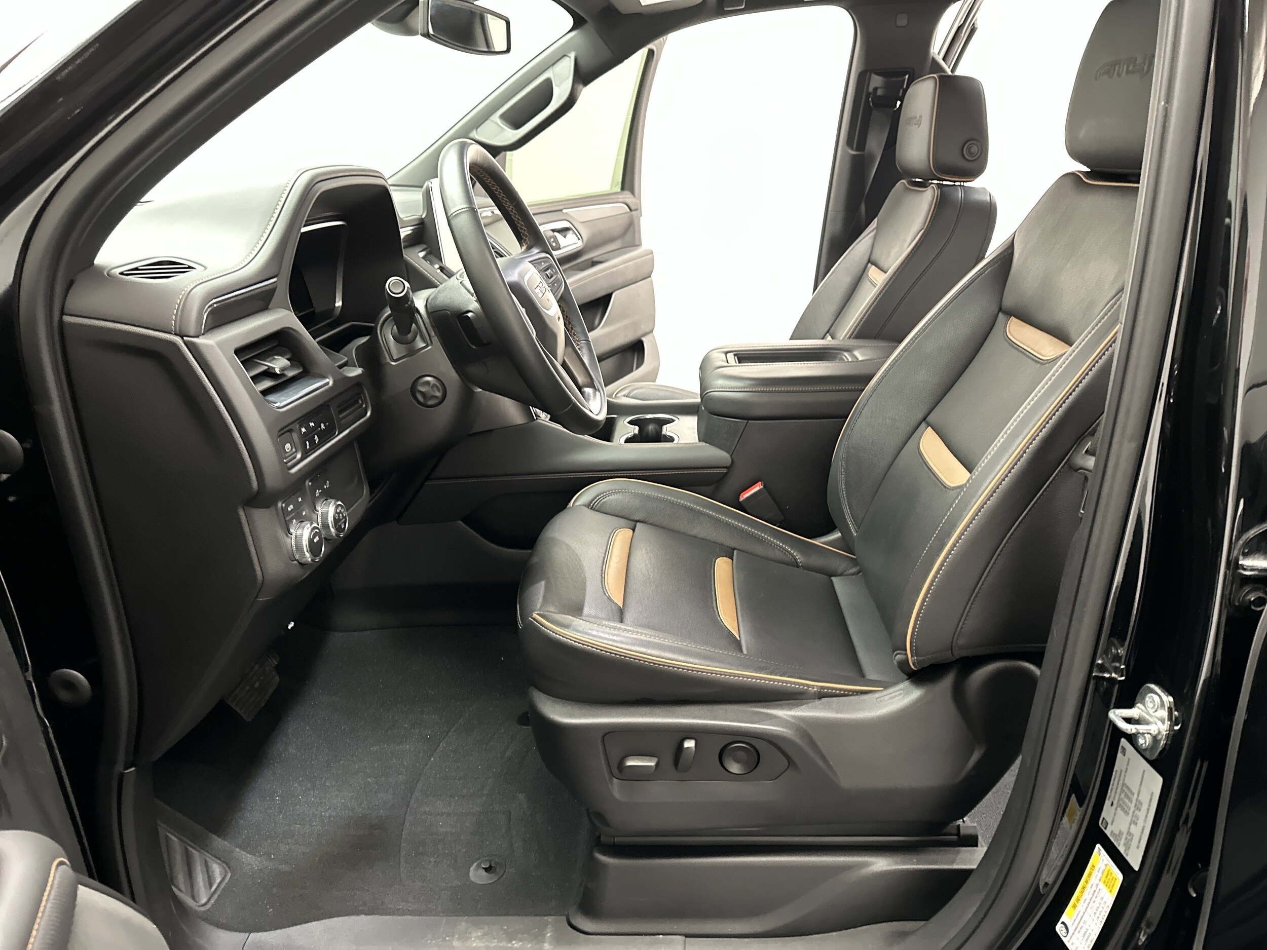 2023 GMC Yukon XL AT4 - Photo 18