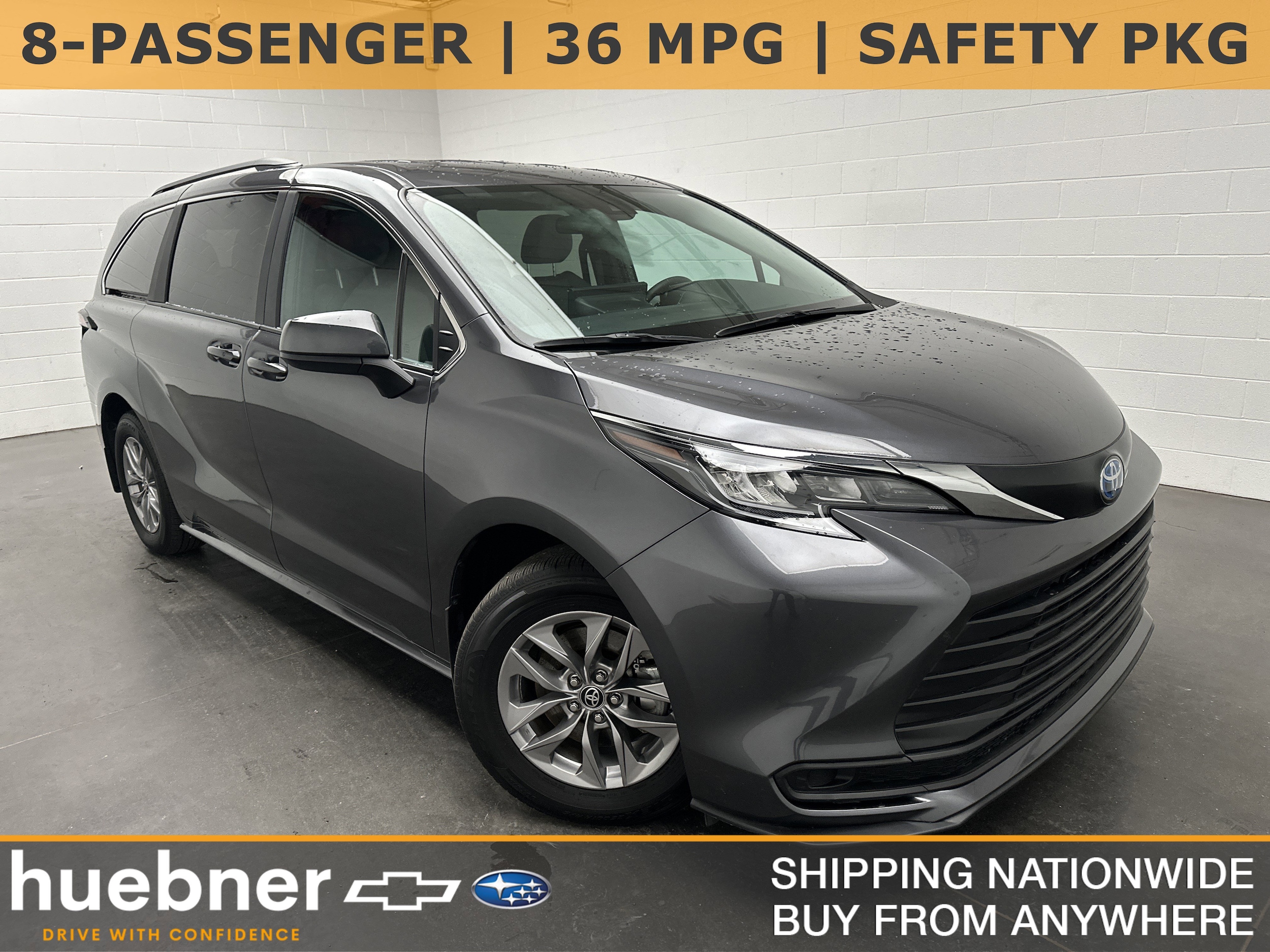 2025 Toyota Sienna LE's photo