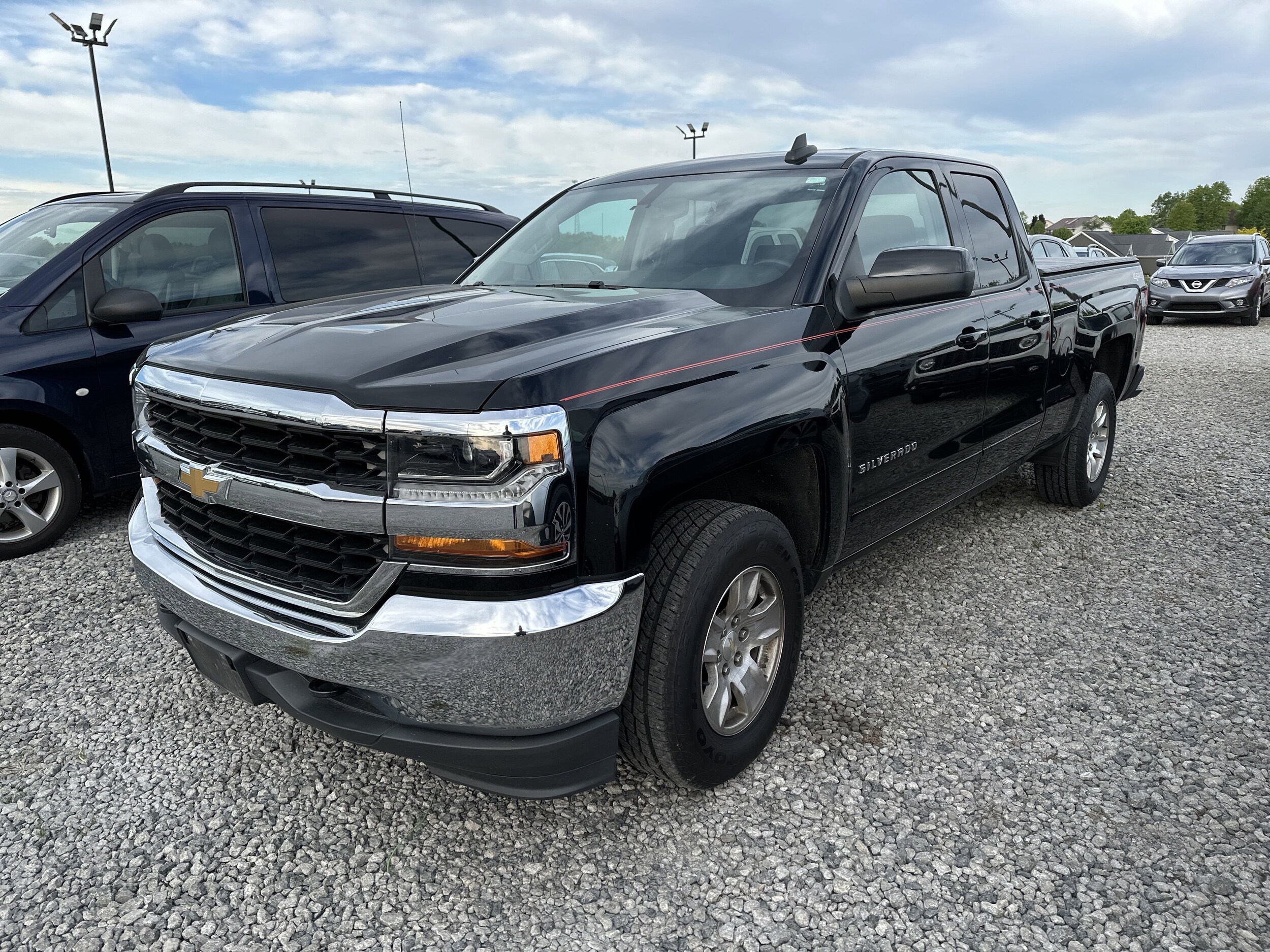 2017 Chevrolet Silverado 1500 LT photo 4