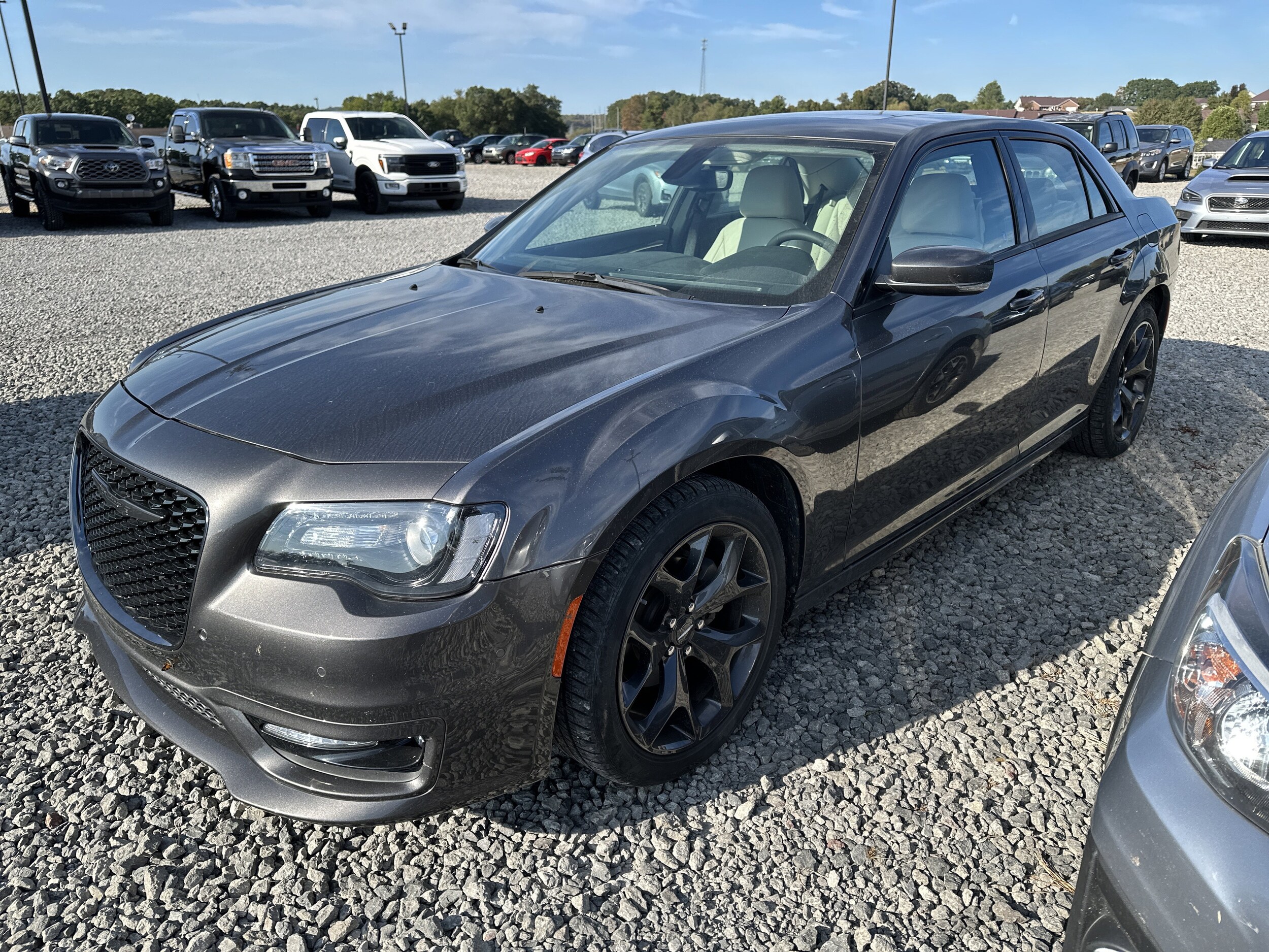 2023 Chrysler 300 Touring L photo 3