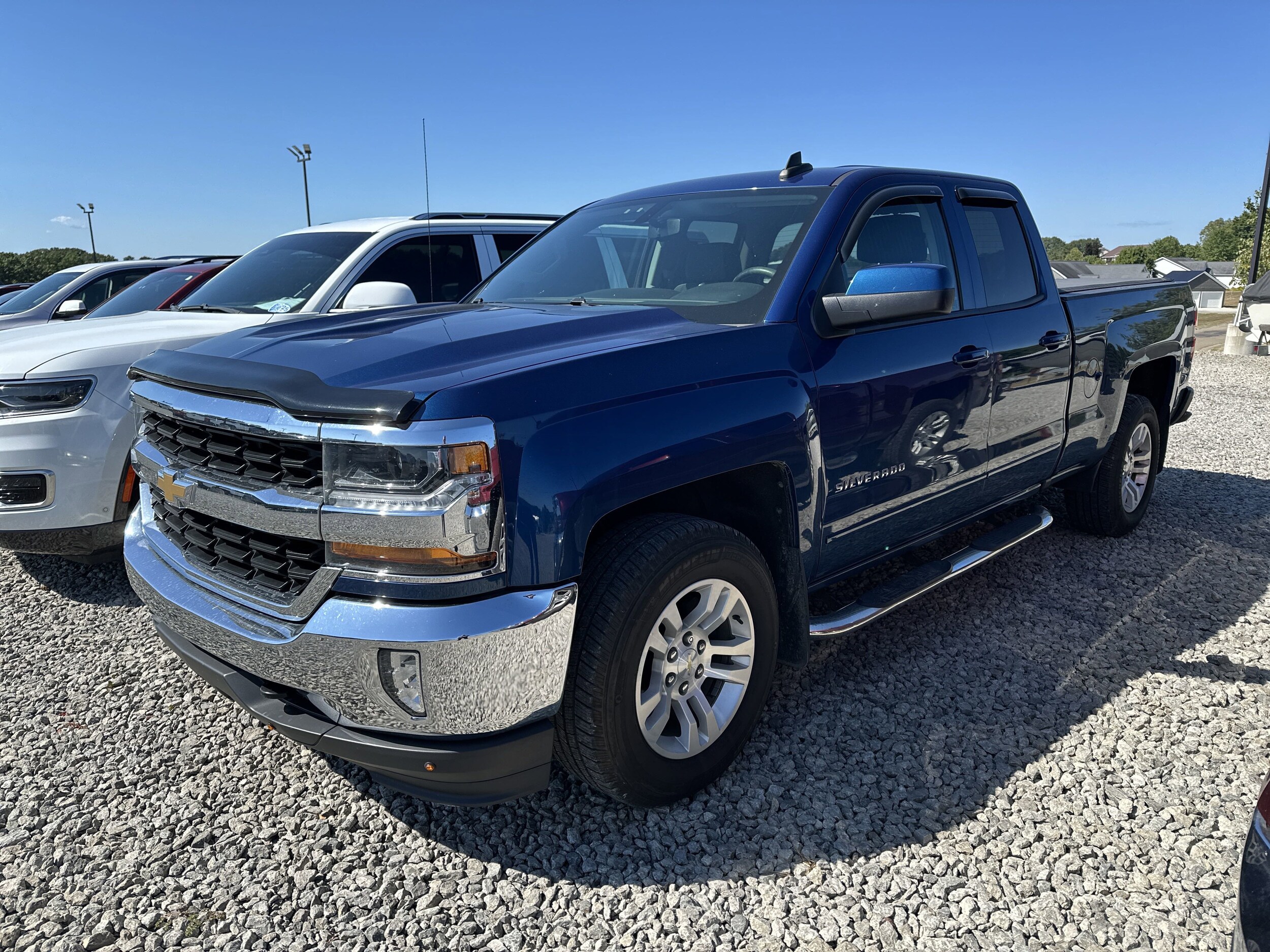 2018 Chevrolet Silverado 1500 LT photo 4