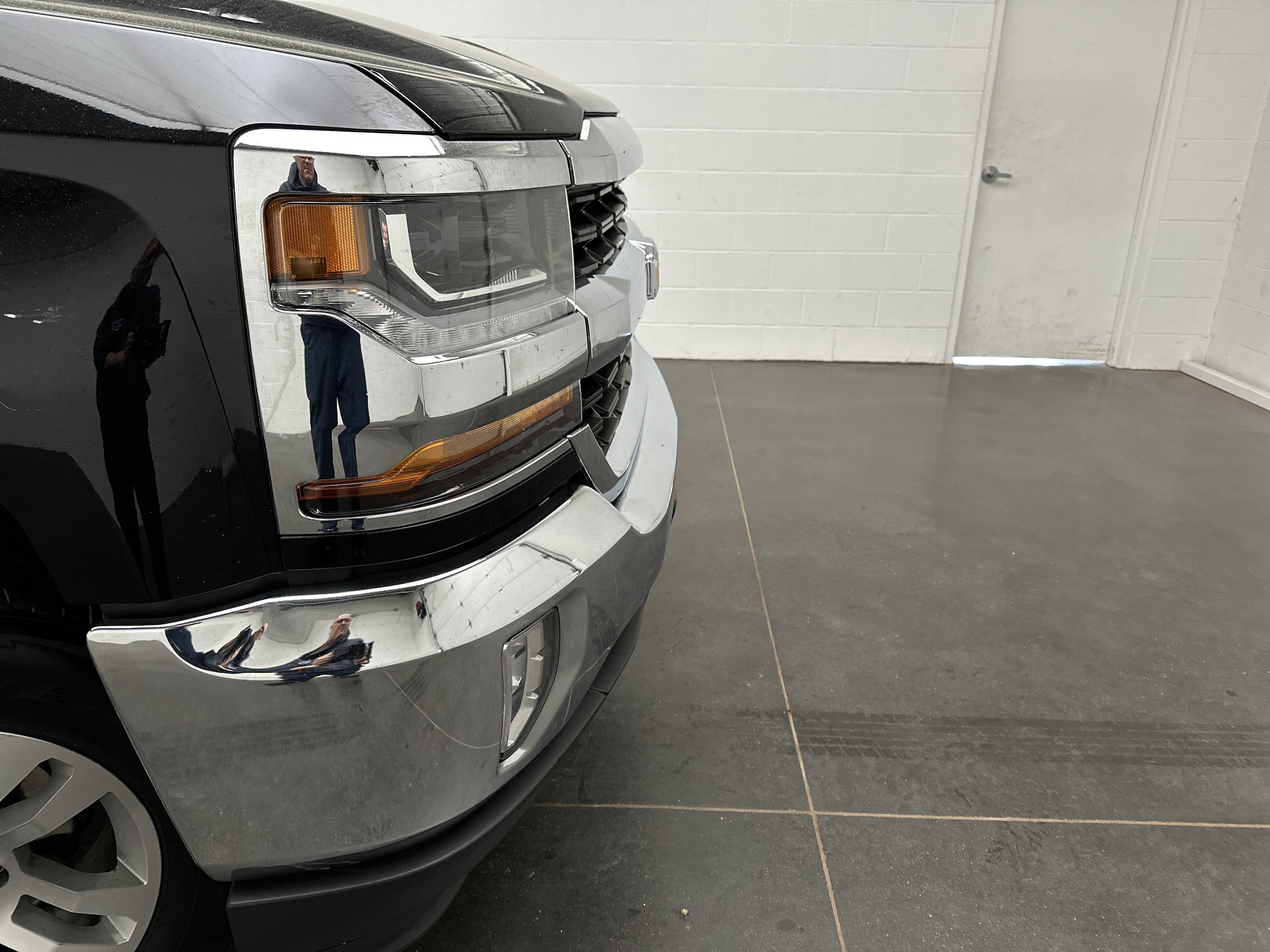 Used 2017 Chevrolet Silverado 1500 LT with VIN 3GCUKREC8HG114242 for sale in Carrollton, OH