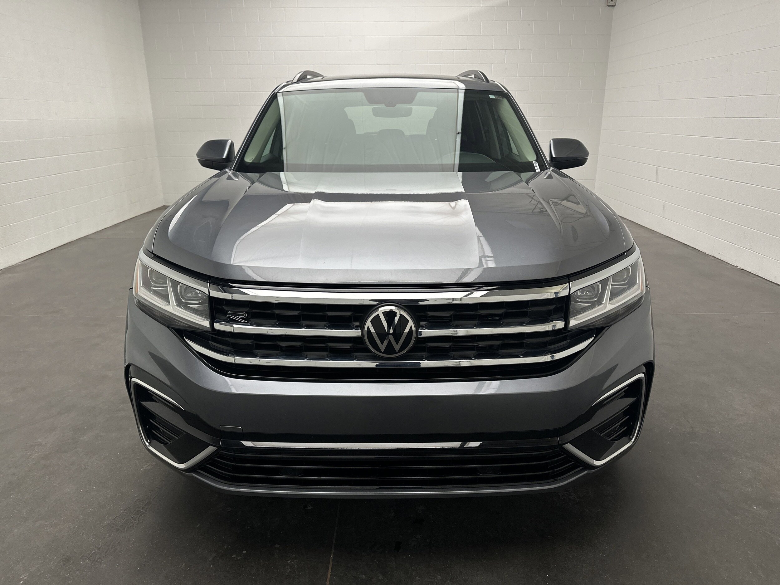 2021 Volkswagen Atlas SE Technology R-Line photo 3