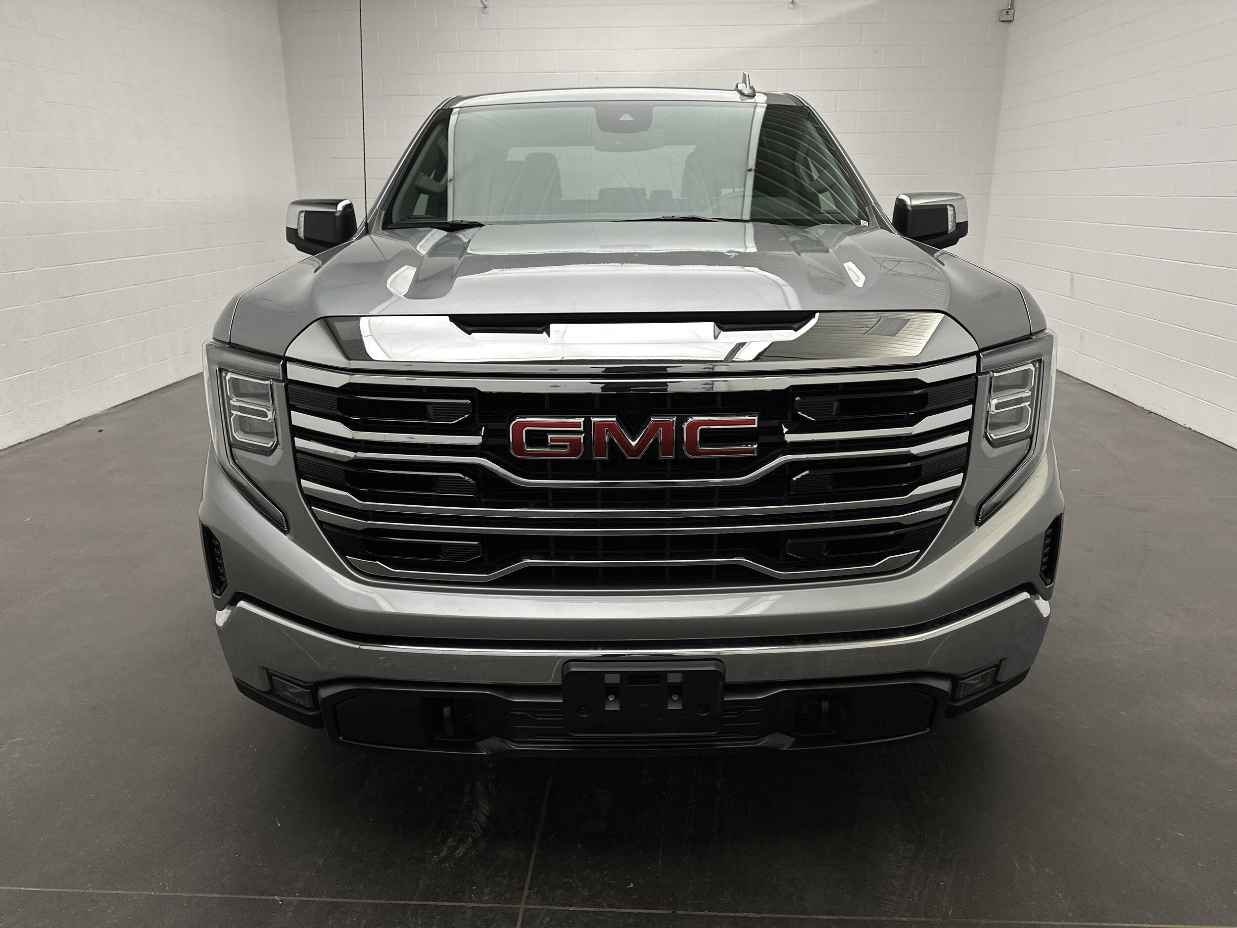 2025 Gmc Sierra 1500 SLT photo 3