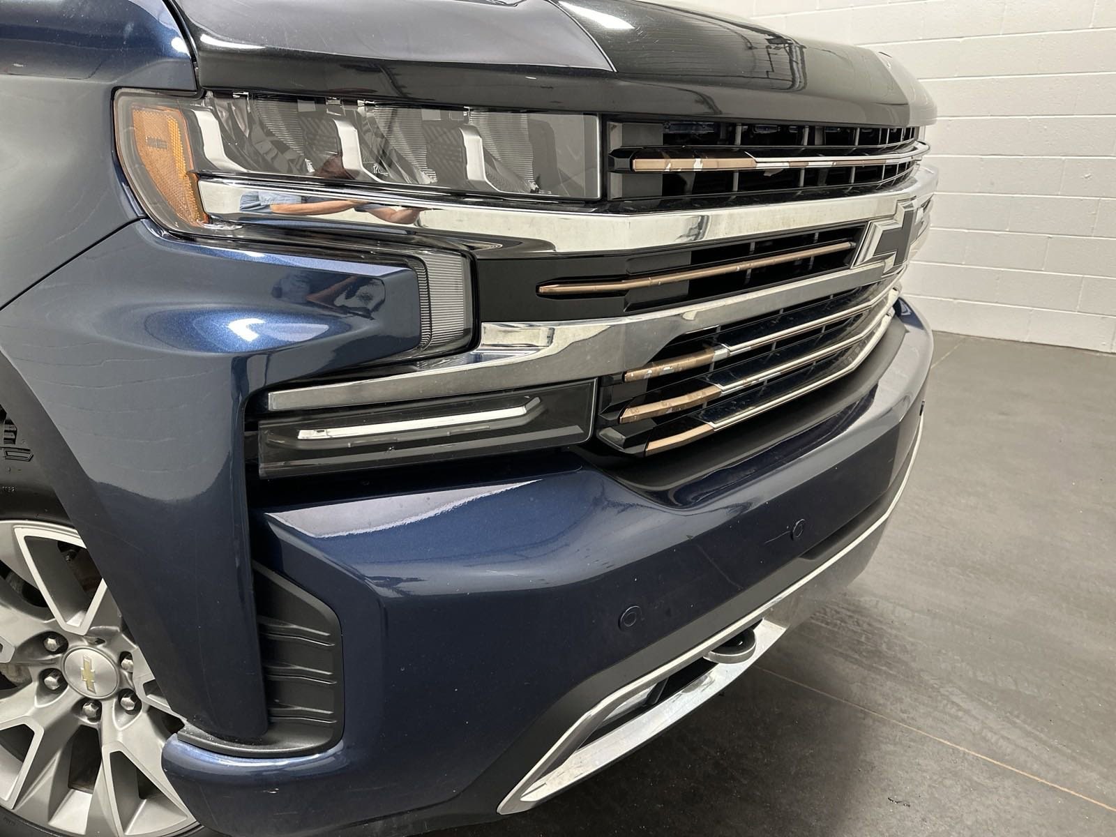 Used 2020 Chevrolet Silverado 1500 High Country with VIN 1GCUYHEL3LZ133752 for sale in Carrollton, OH