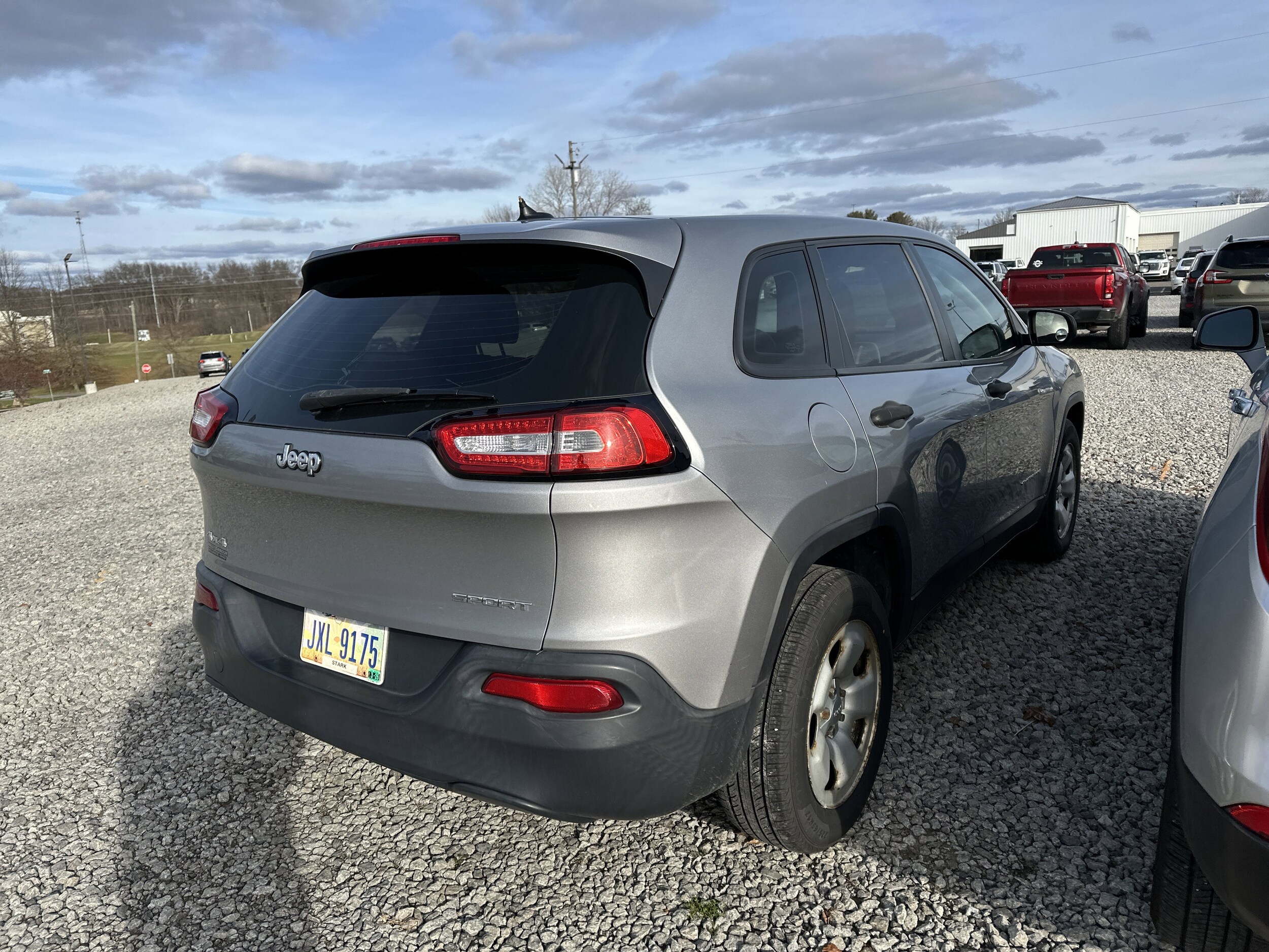 2015 Jeep Cherokee Sport photo 2