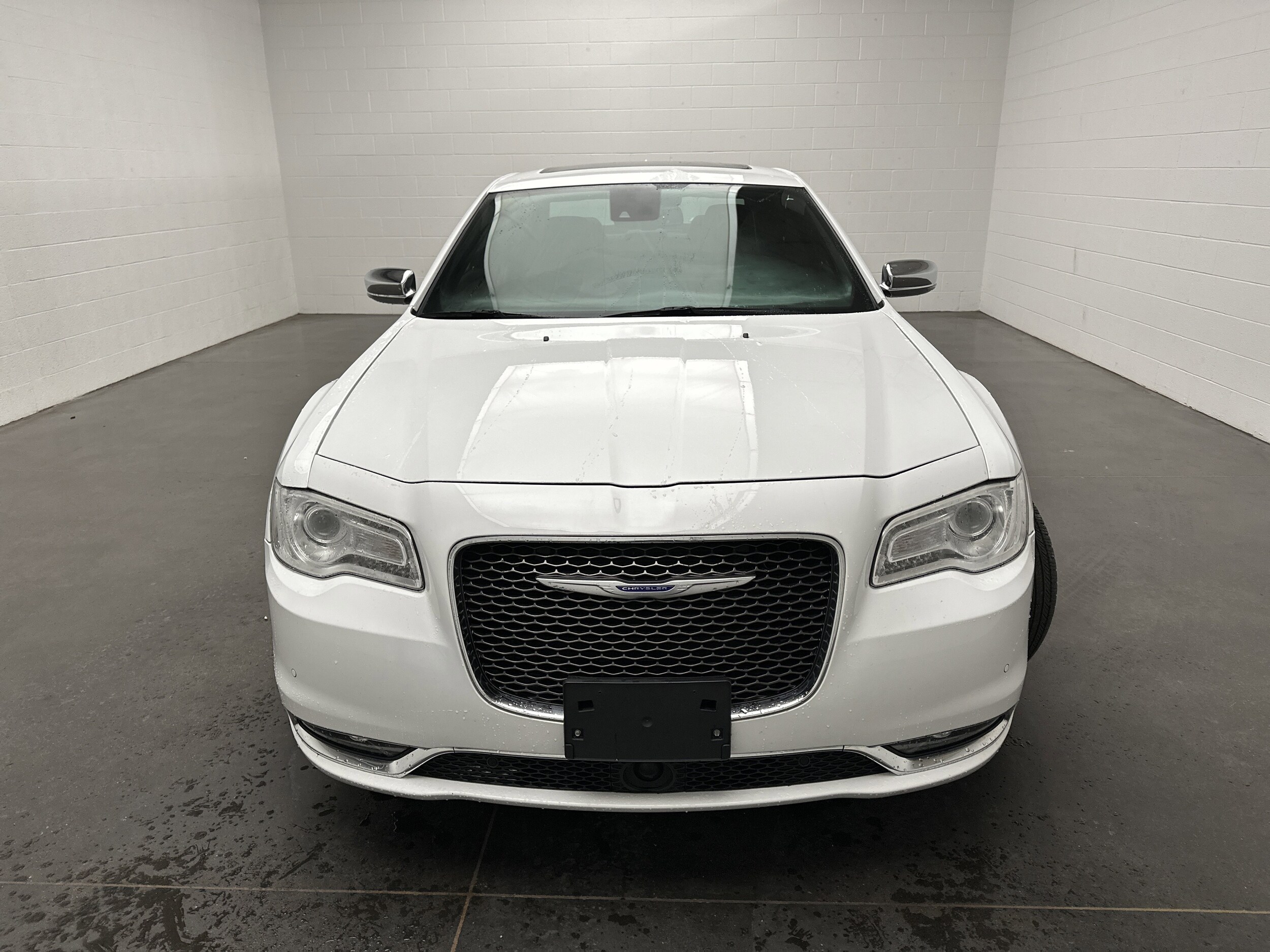 2019 Chrysler 300 Limited photo 3