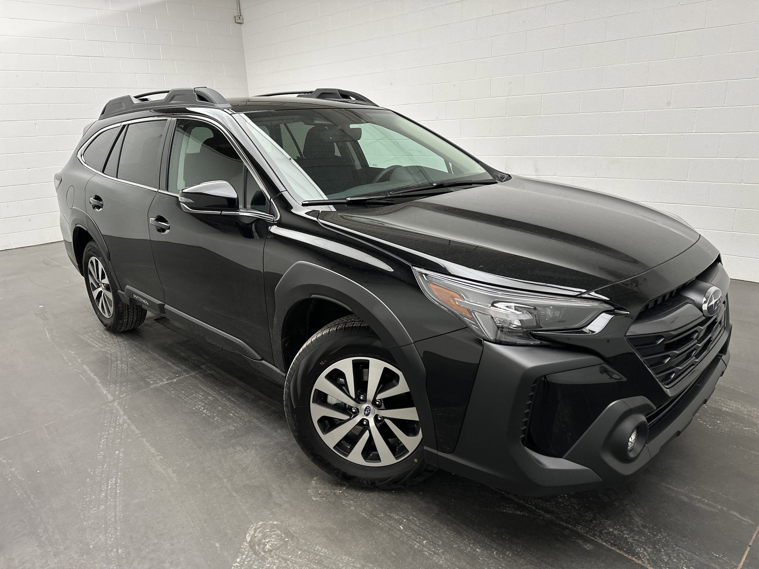 2025 Subaru Outback Premium's photo