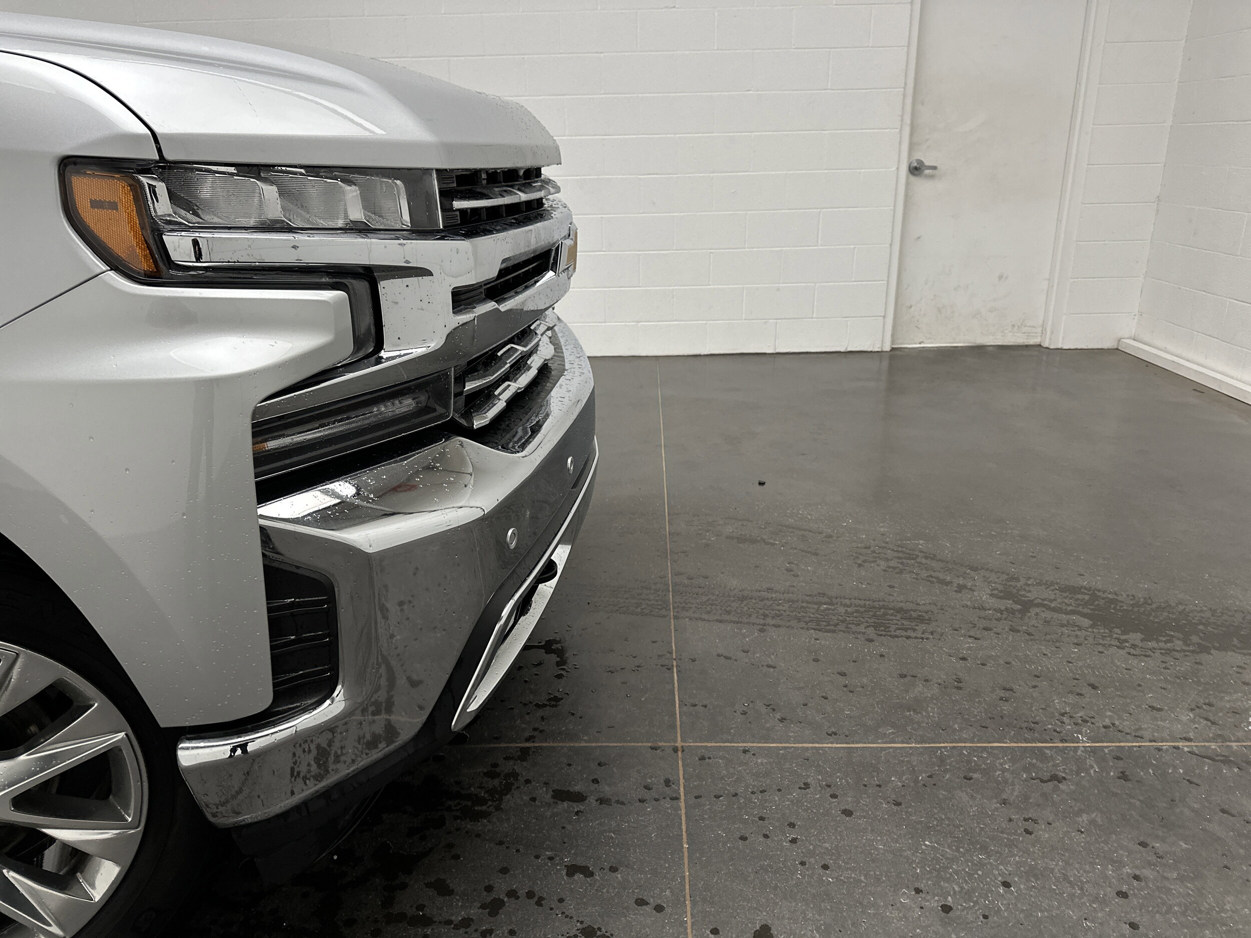 2022 Chevrolet Silverado 1500 LTZ photo 2