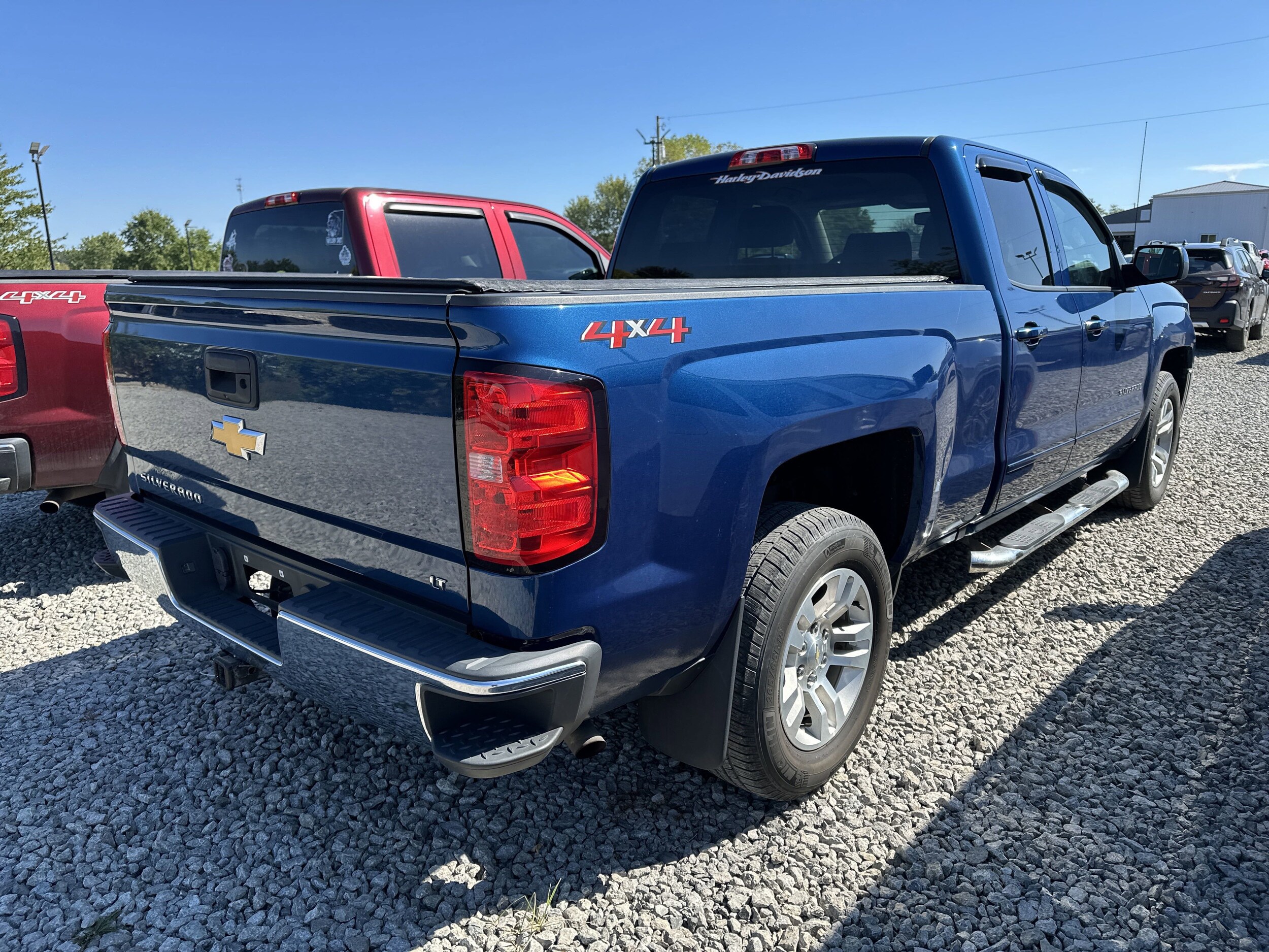 2018 Chevrolet Silverado 1500 LT photo 2