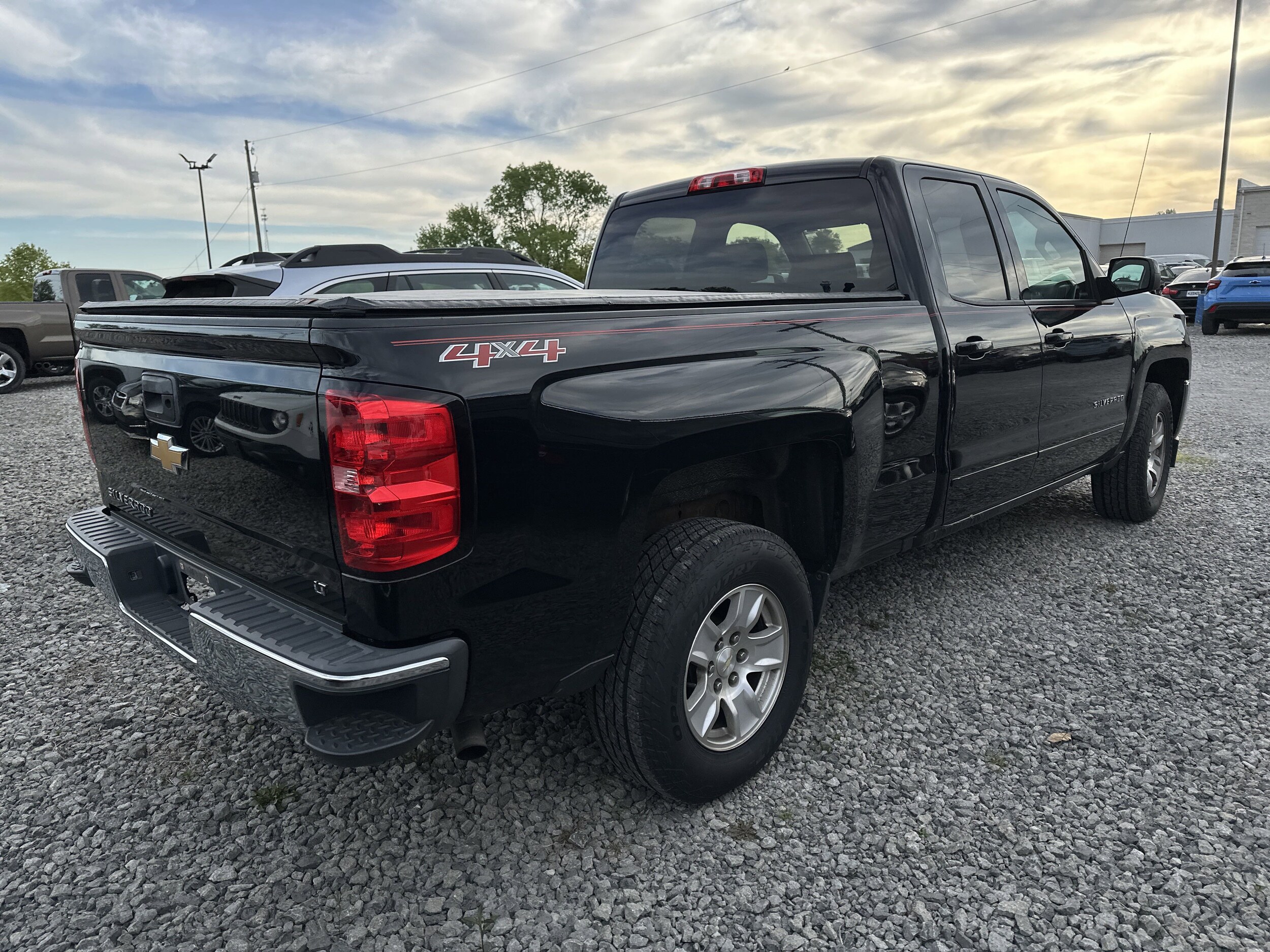 2017 Chevrolet Silverado 1500 LT photo 2