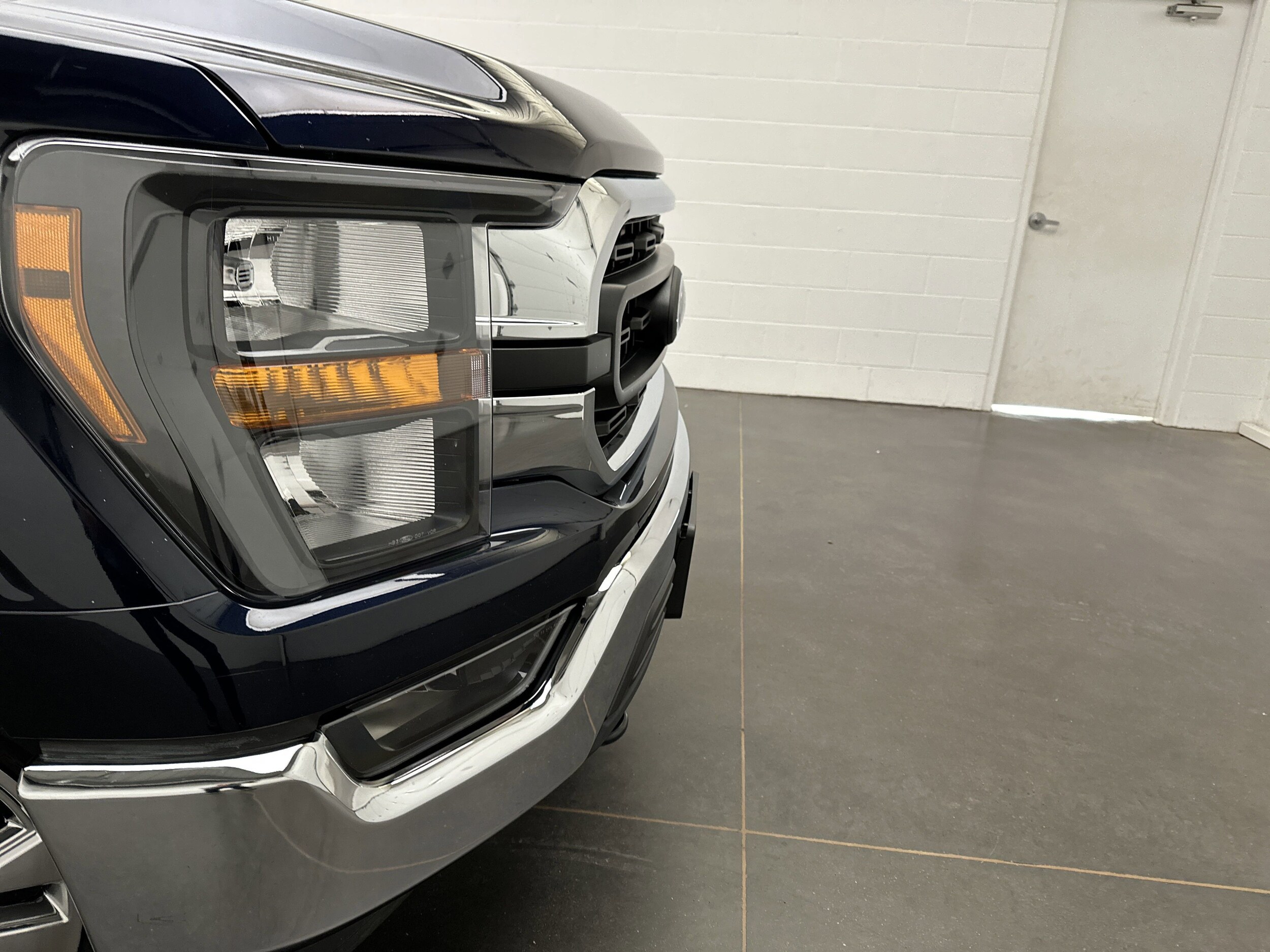 2023 Ford F-150 XL photo 2