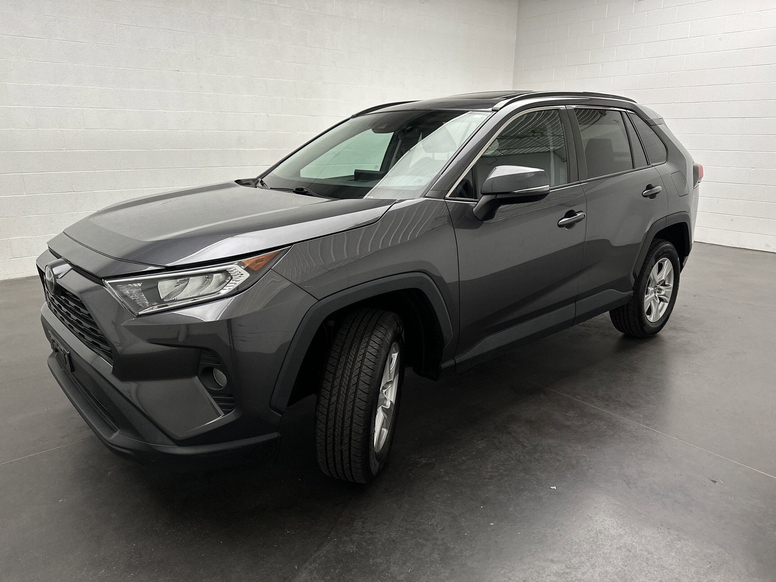 2019 Toyota RAV4 XLE photo 2