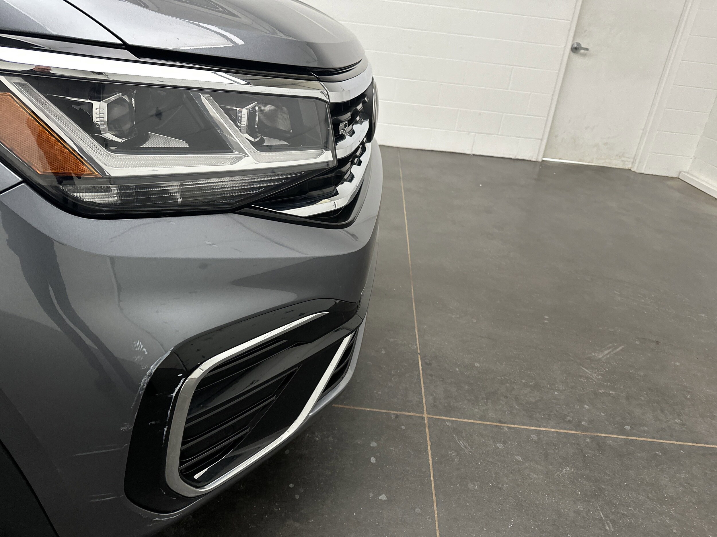 2021 Volkswagen Atlas SE Technology R-Line photo 2