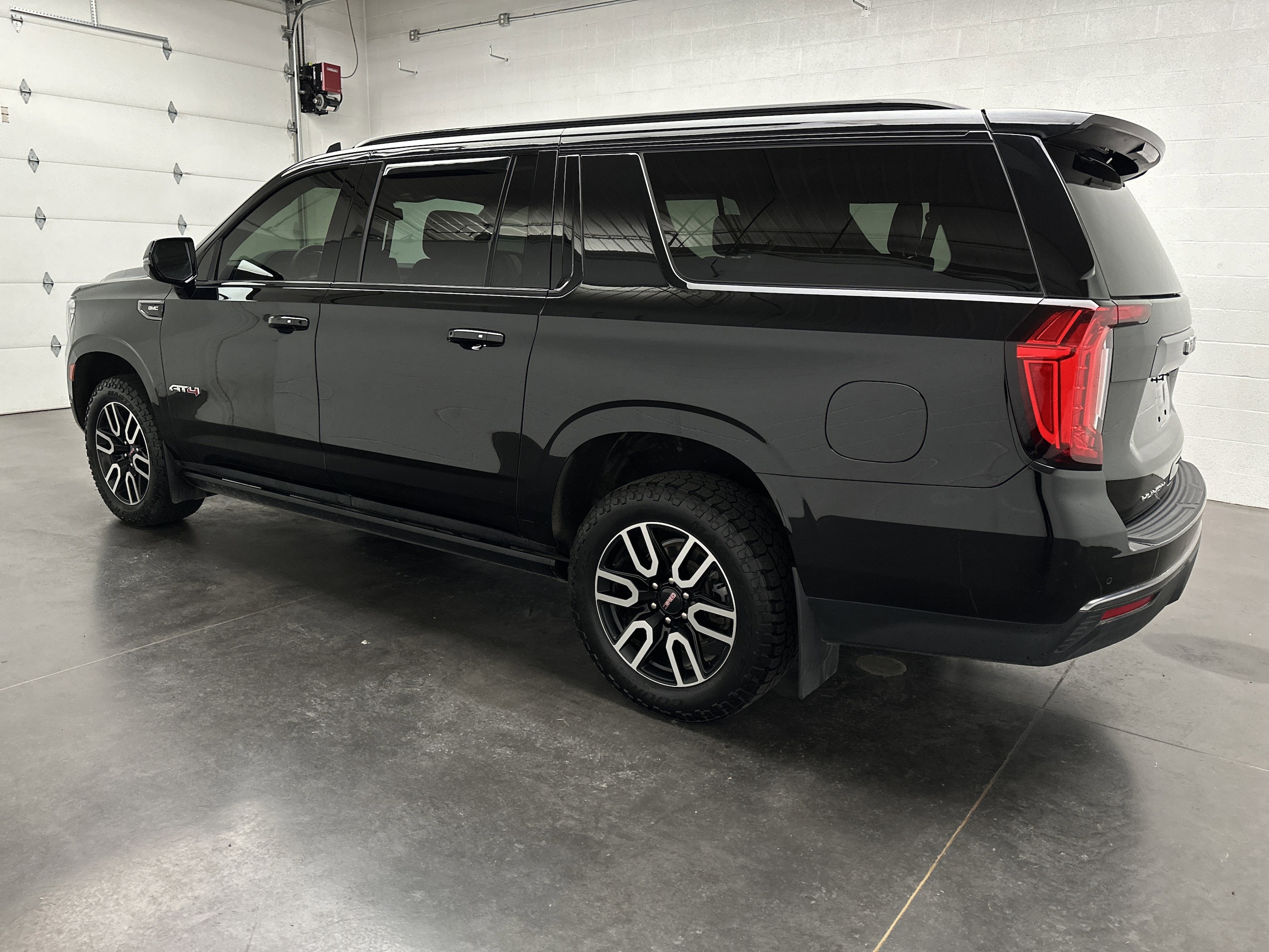 2023 GMC Yukon XL AT4 - Photo 7