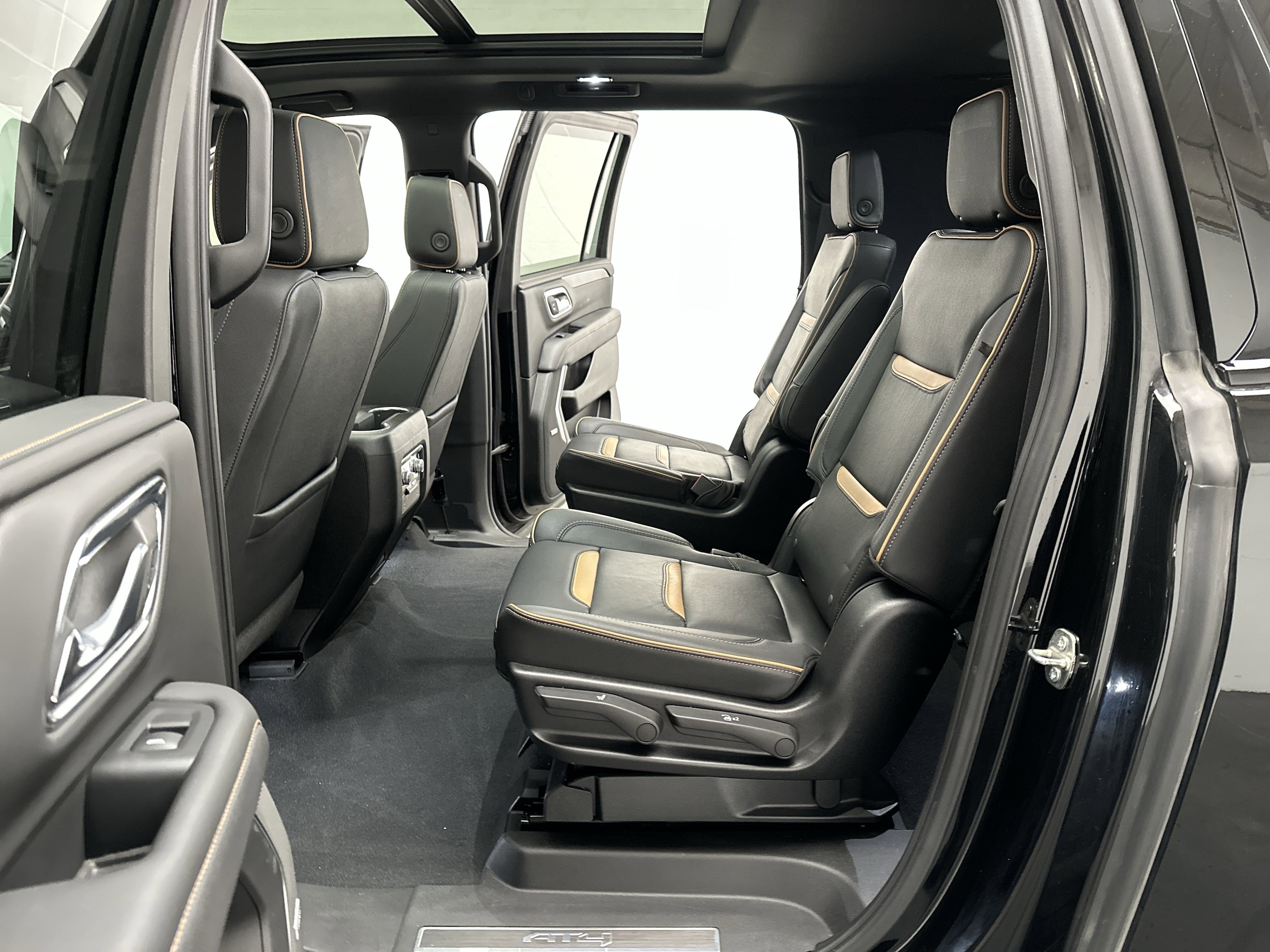 2023 GMC Yukon XL AT4 - Photo 23