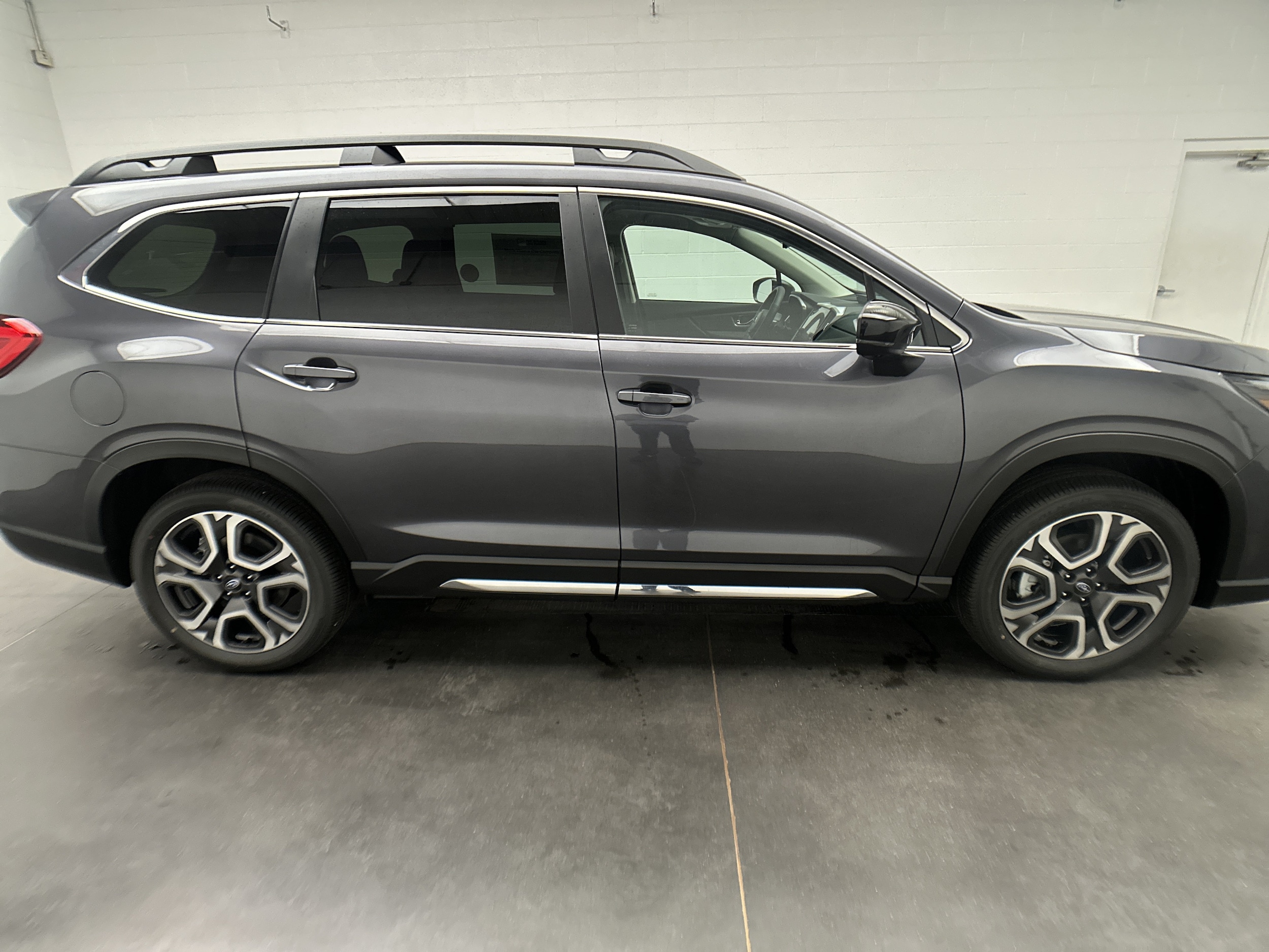 2027 Subaru Ascent Limited - Photo 9