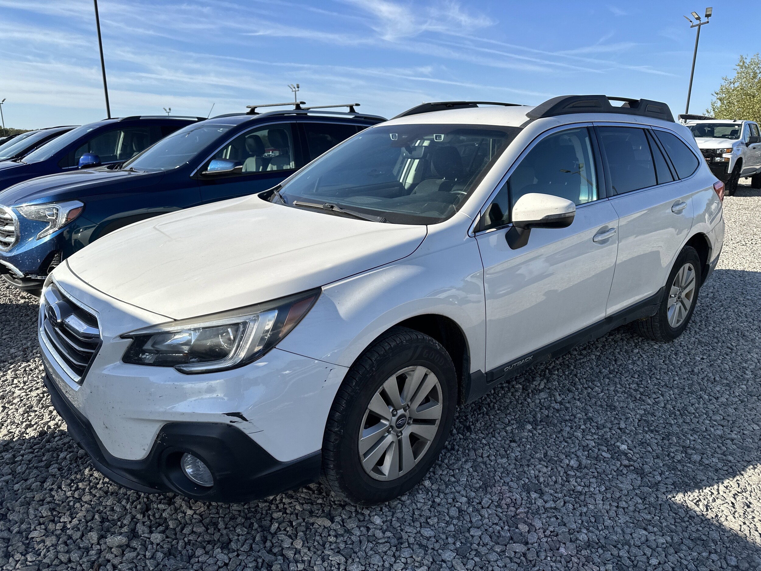 2019 Subaru Outback Premium photo 3