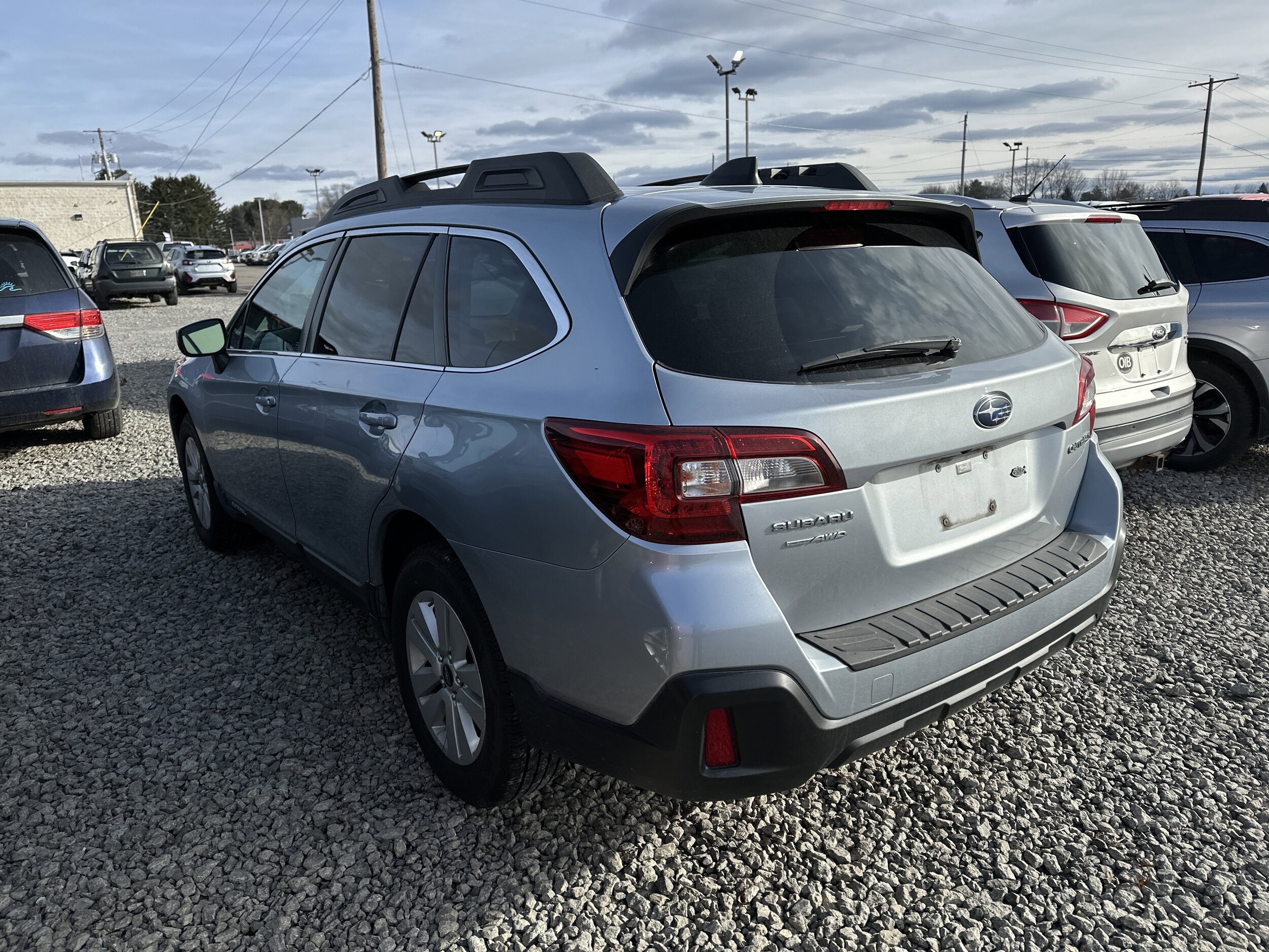 2018 Subaru Outback Premium photo 3