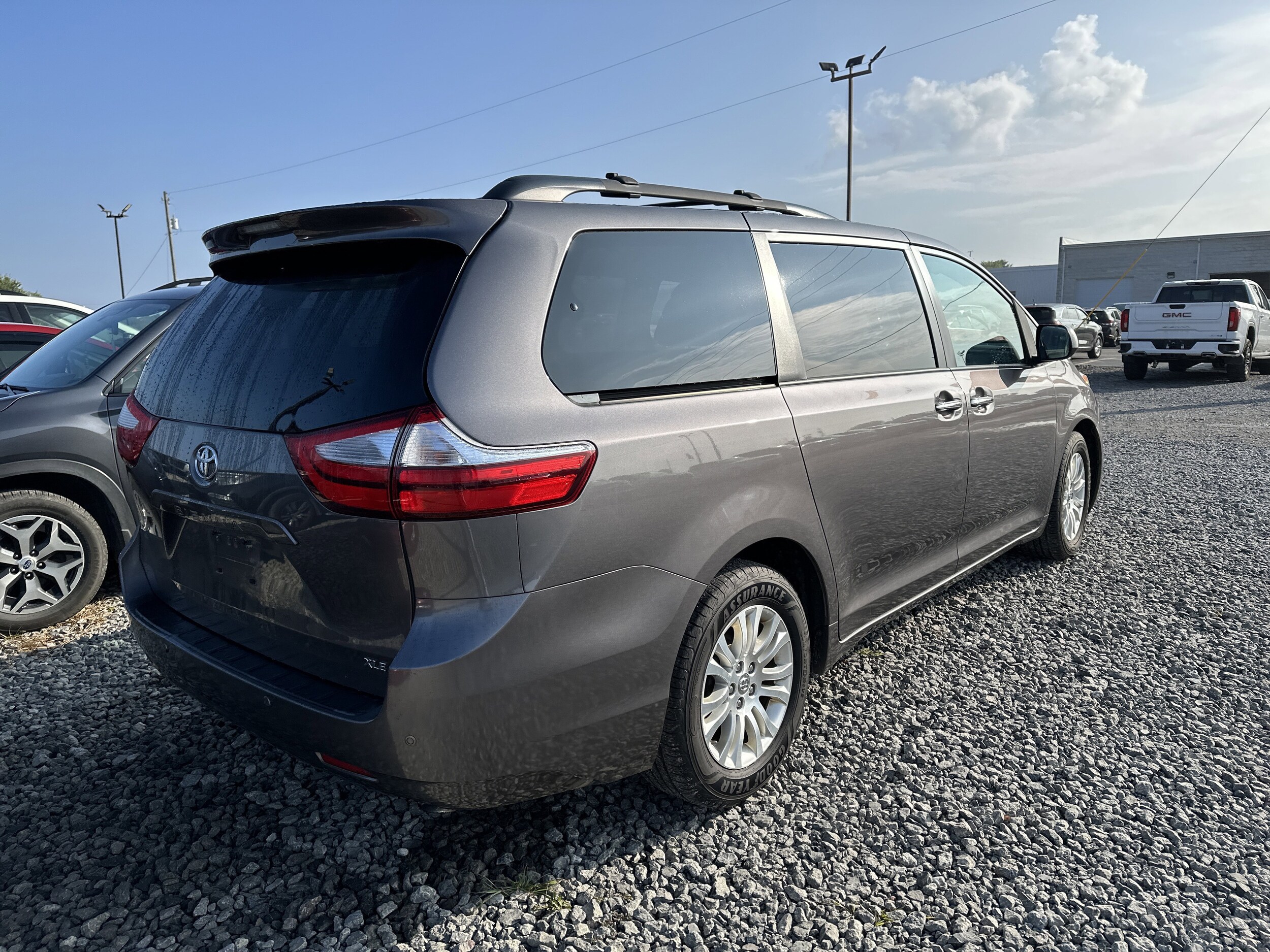 2017 Toyota Sienna L photo 2