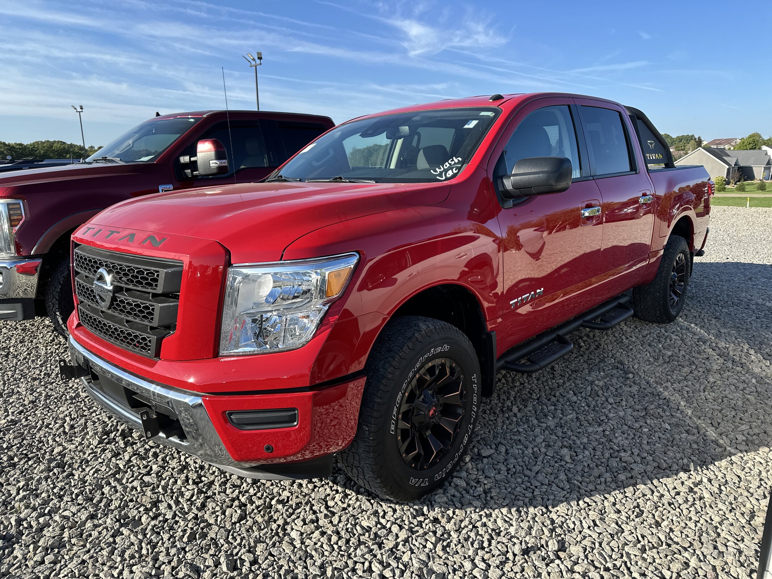 2021 Nissan Titan SV Crew Cab photo 4