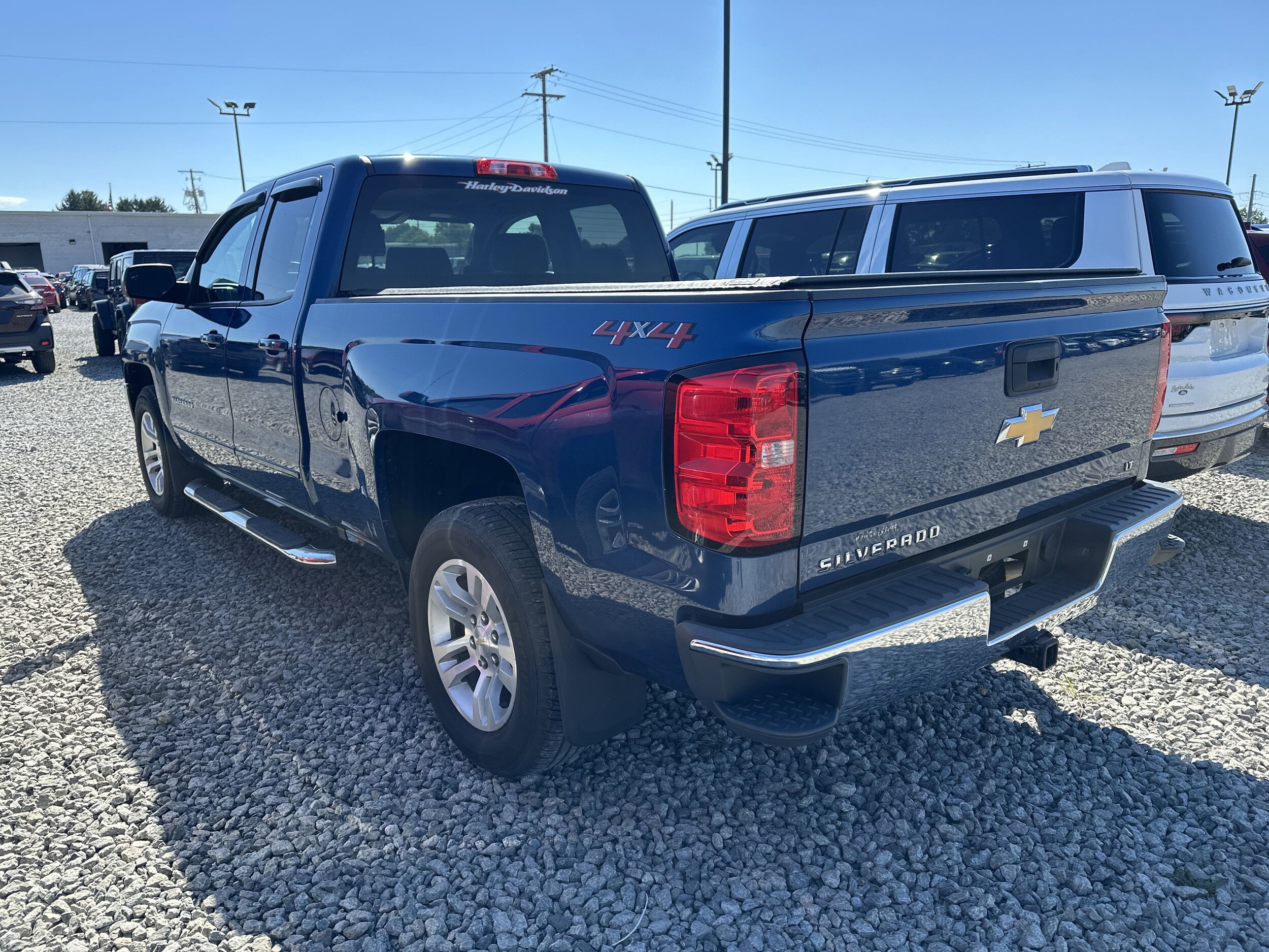 2018 Chevrolet Silverado 1500 LT photo 3