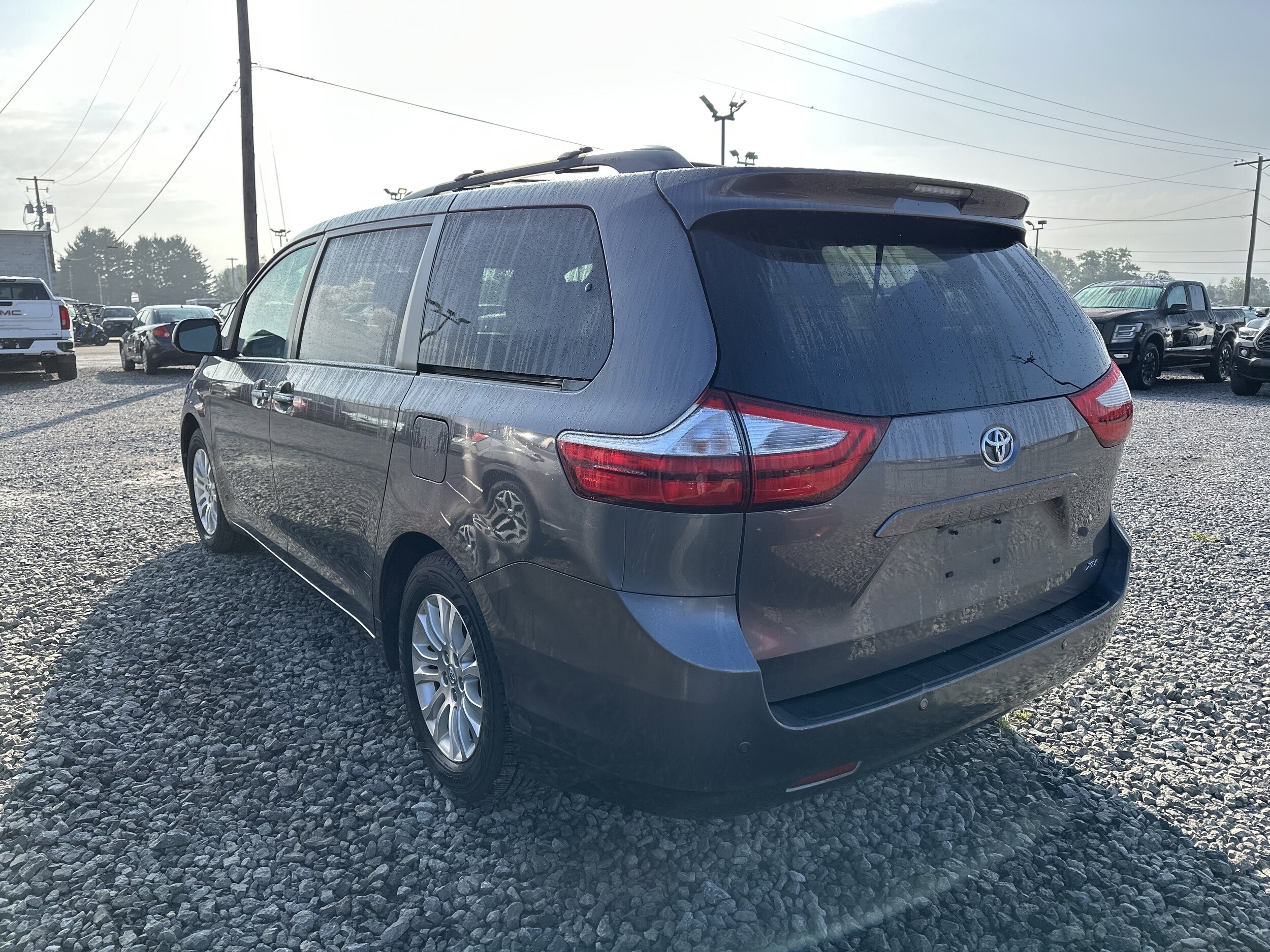 2017 Toyota Sienna L photo 3
