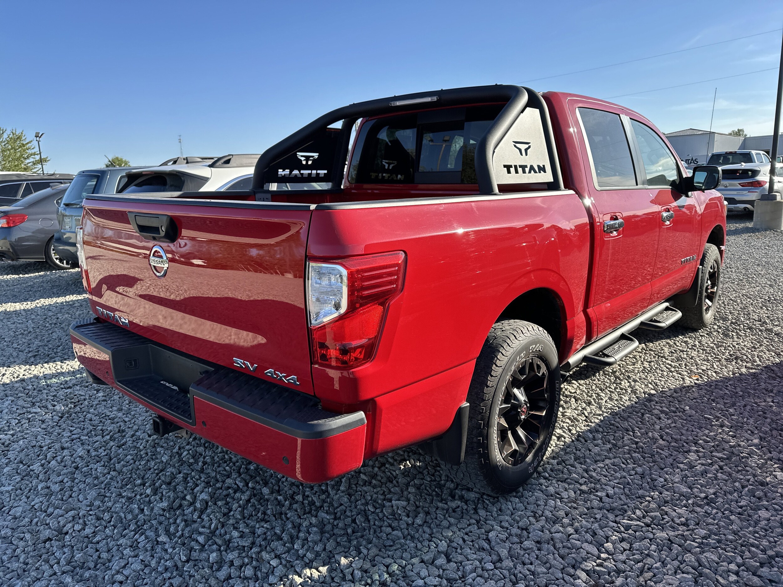 2021 Nissan Titan SV Crew Cab photo 2